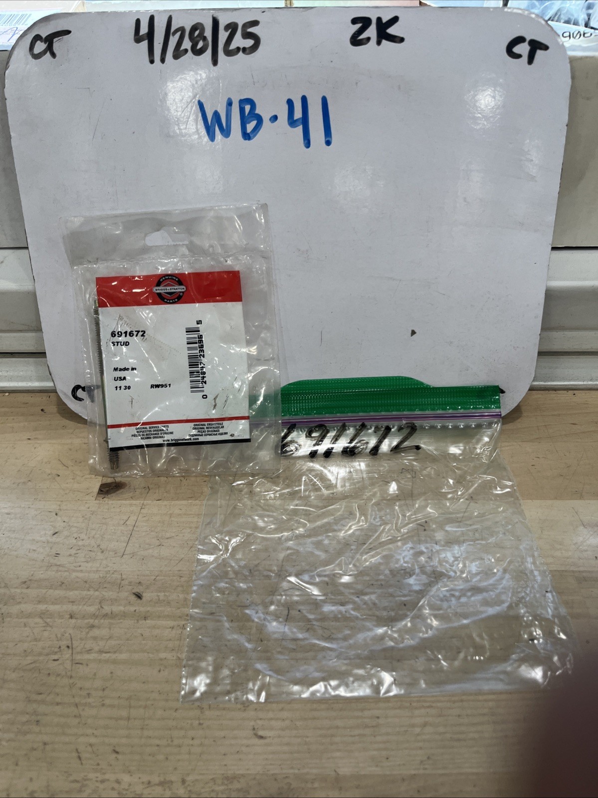 Briggs & Stratton 691672 Stud