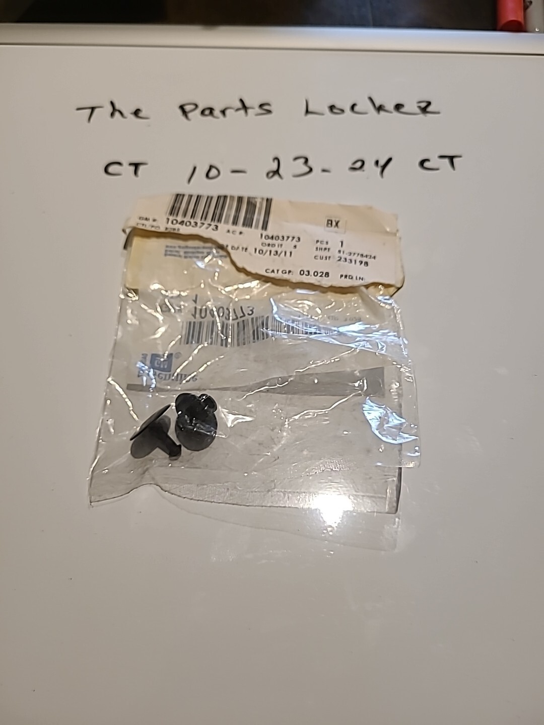 Genuine GM Fuel Tank Filler Cap Holder Retainer 10403773 - Image 3