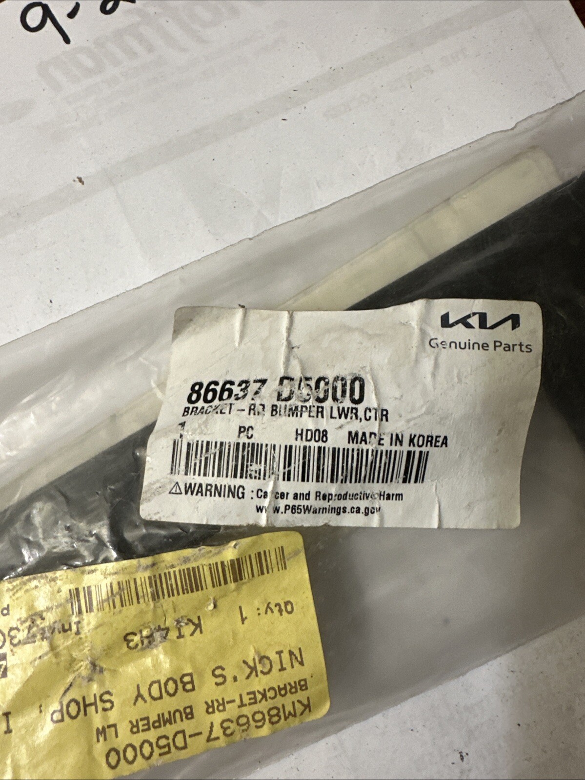 Genuine Kia Center Bracket 86637-D5000 - Image 3