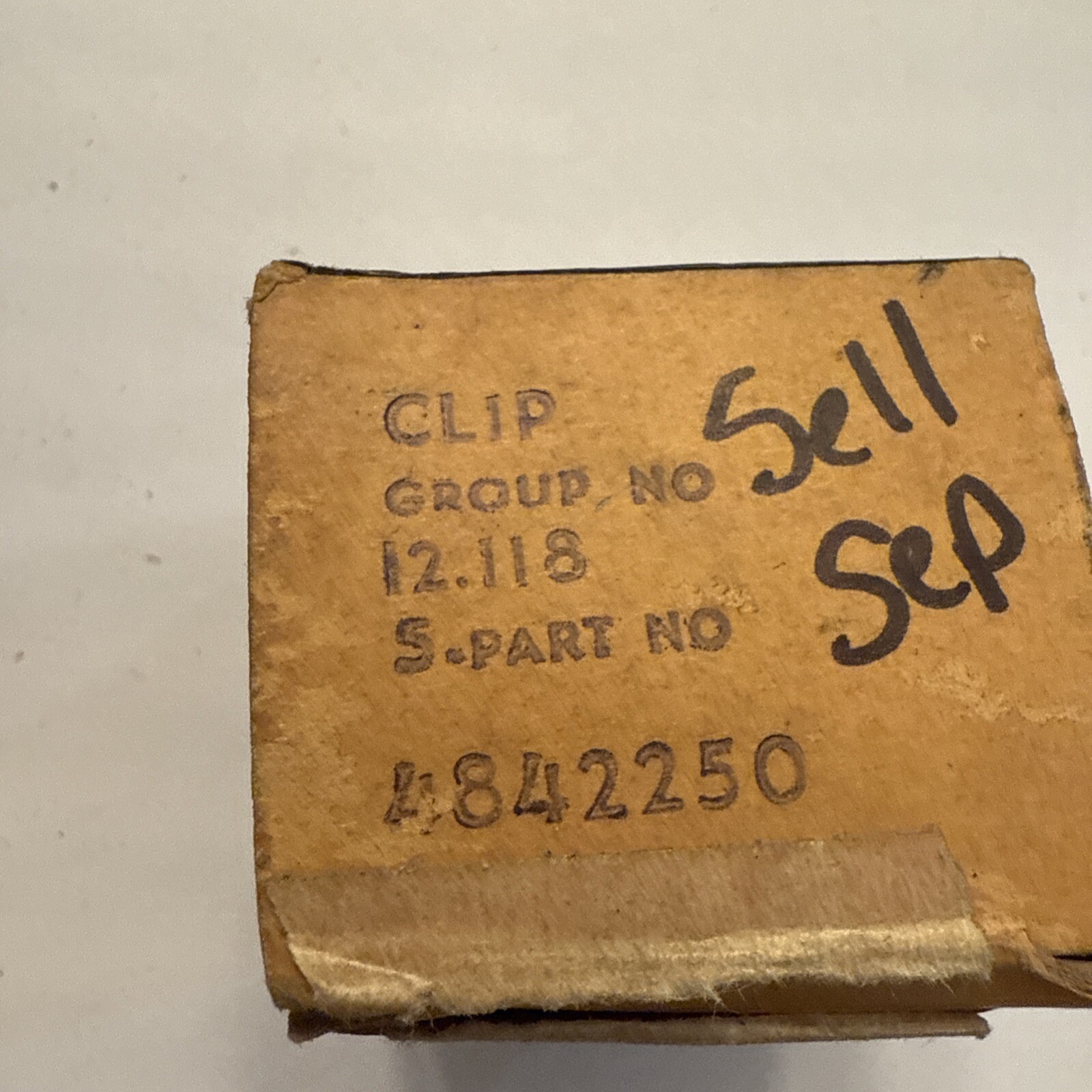 Gm Genuine OEM Nos 4842250 Clips 1 Clip Sold Individually - Image 3