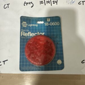 NEW IN PACKAGE NAPA LIGHTING STICK-ON ADHESIVE TURBO RED REFLECTOR 18-0600, F19