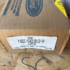 NOS GENUINE FORD SABLE TAURUS DOOR LATCH FRONT PASSENGER -F6DZ 5421812 A