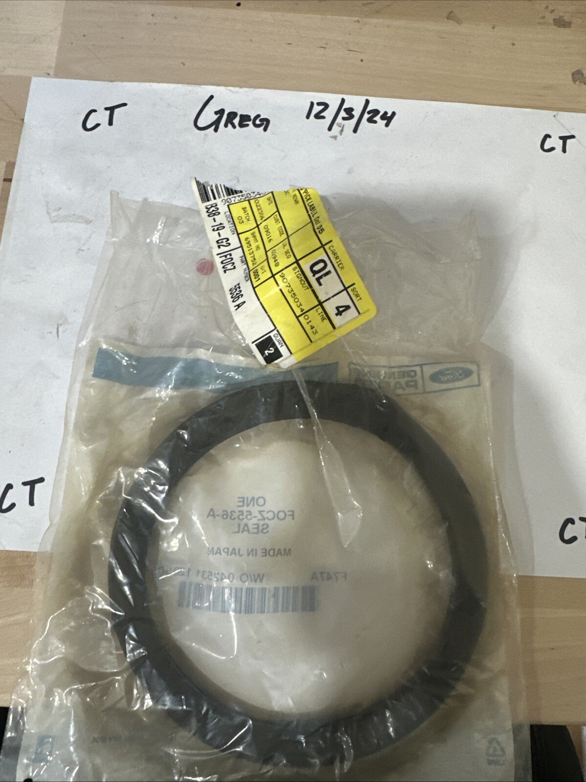 New OEM Ford FOCZ-5536-A Seal NOS - Image 3