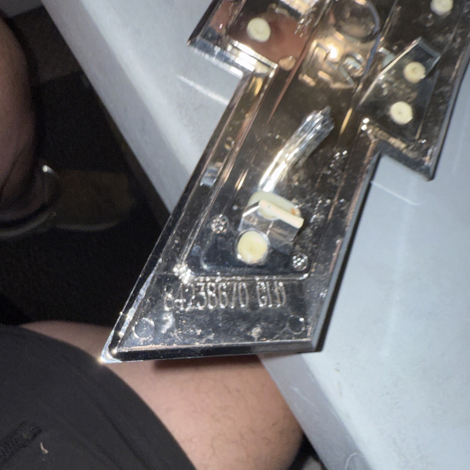 OEM 84238670 Bowtie Grill Emblem/Badge (Fits: 2015-18 Chevrolet Colorado) - Image 4