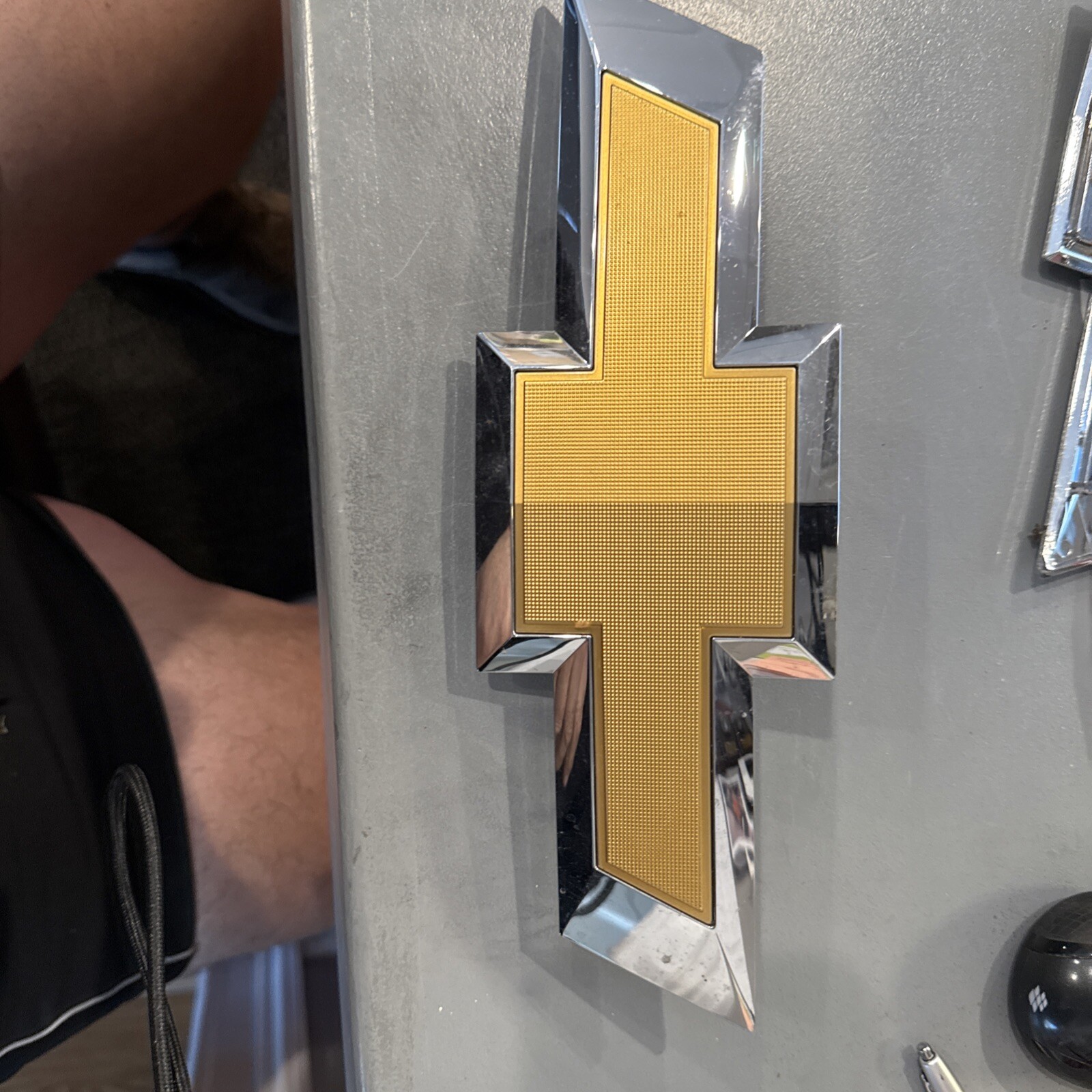 OEM 84238670 Bowtie Grill Emblem/Badge (Fits: 2015-18 Chevrolet Colorado)