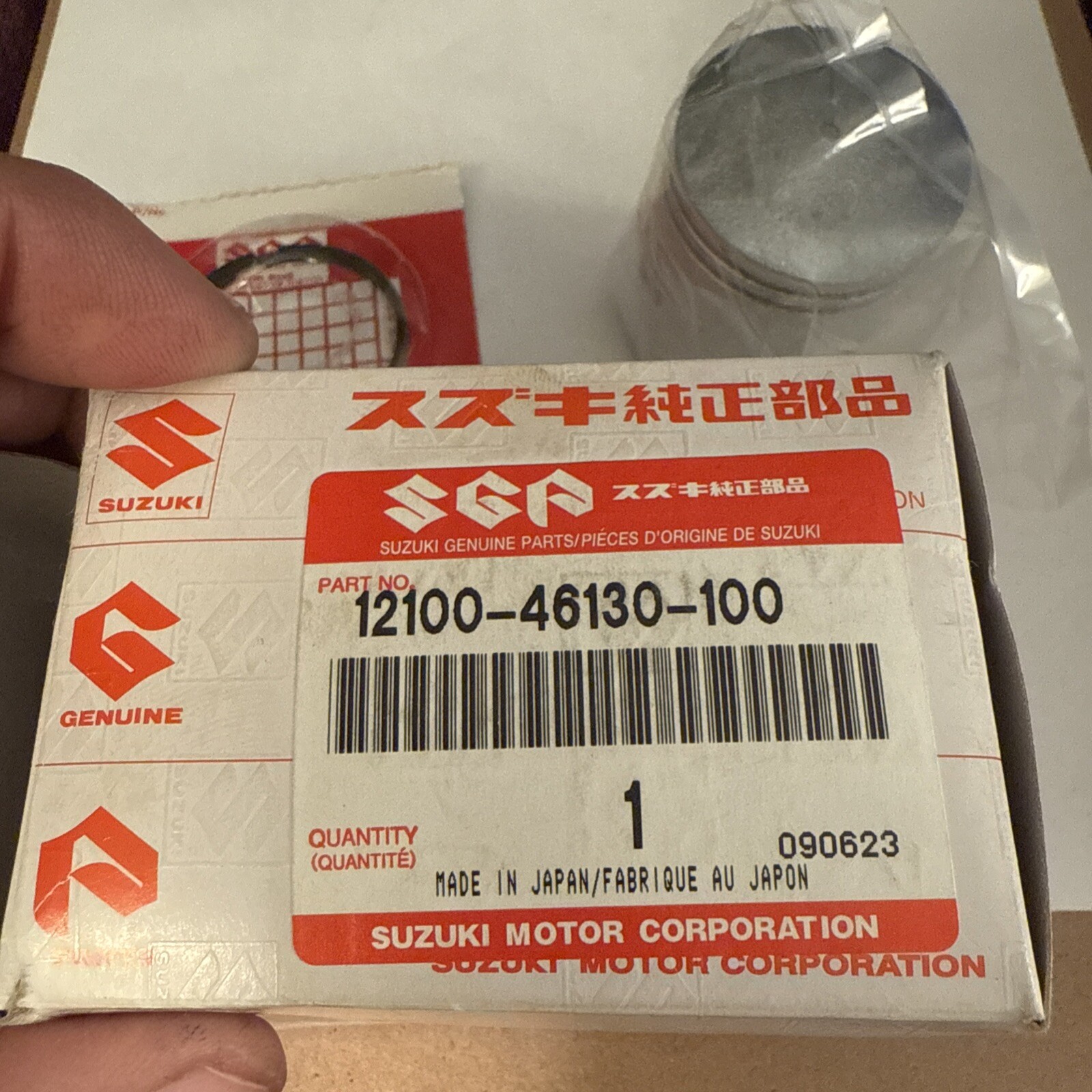 Suzuki - 12100-46130-100 - PISTON SET - Image 3