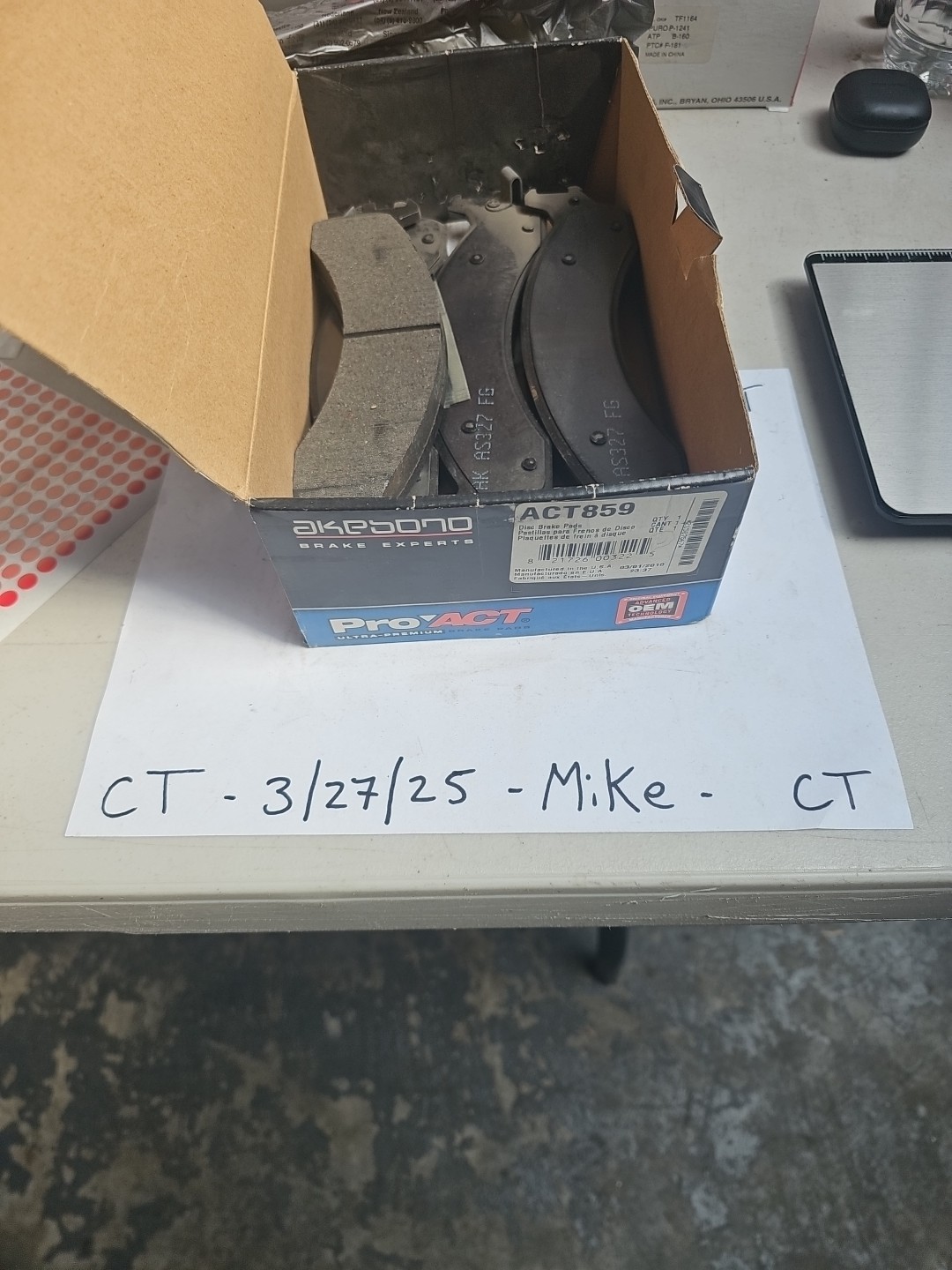 Akebono Proact Front Ceramic Brake Pad Set Fit 2000-2002 Dodge Ram Trucks ACT859