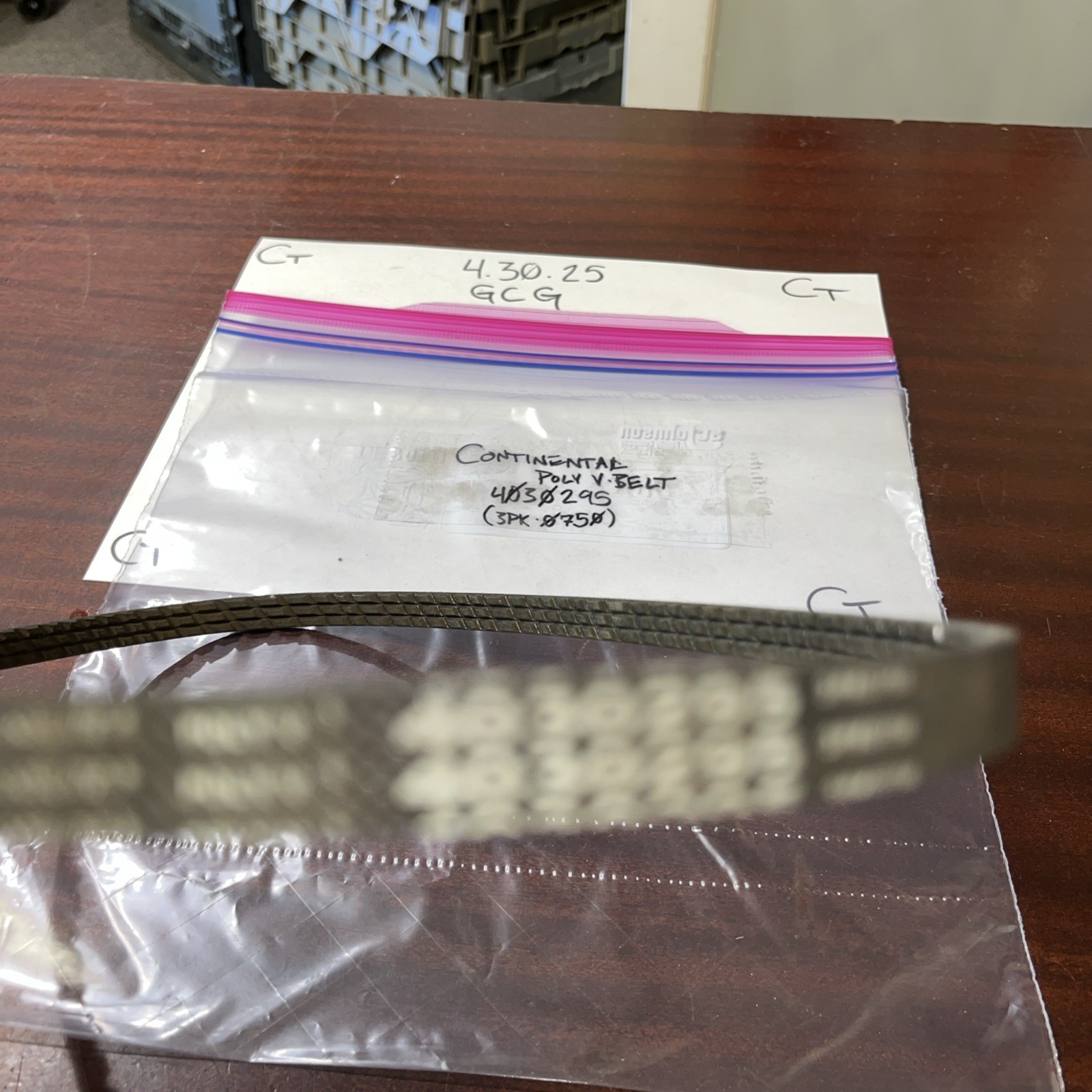 Continental poly V belt 403-0295 (no original packaging) 3pk 0750 - Image 3