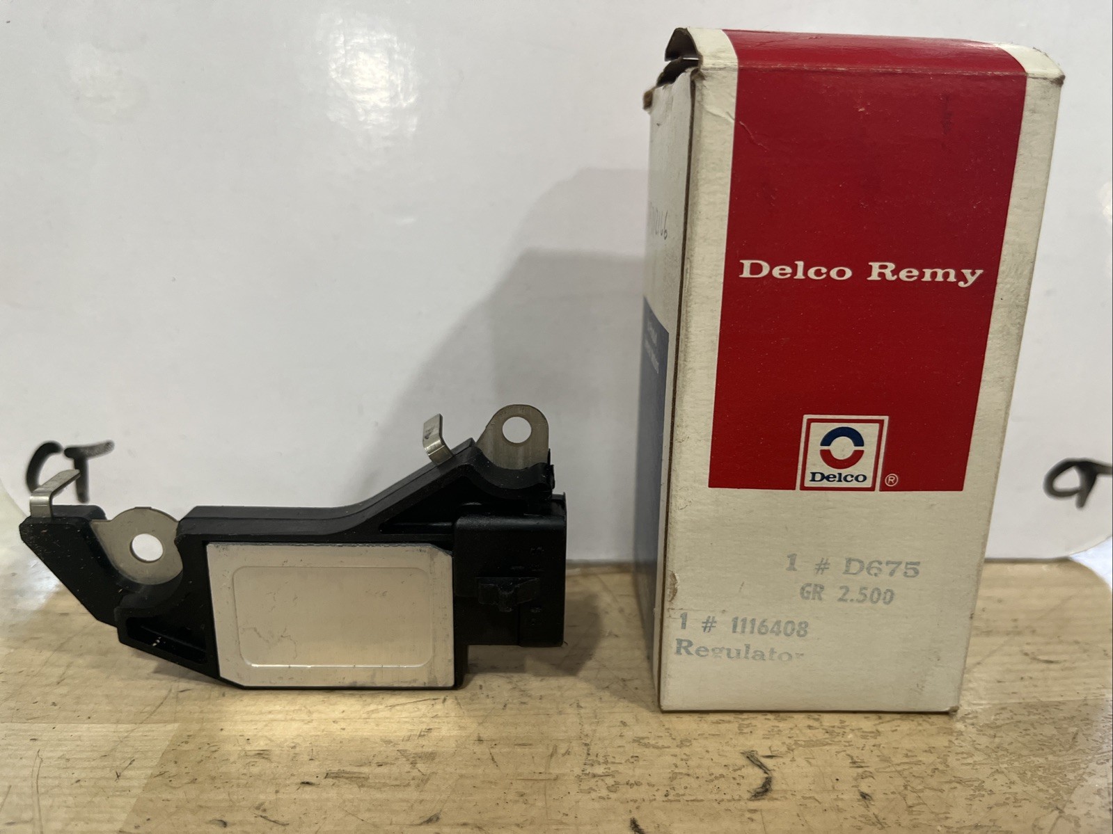 Delco Remy D675 1116408 NOS Alternator Regulator - Image 3