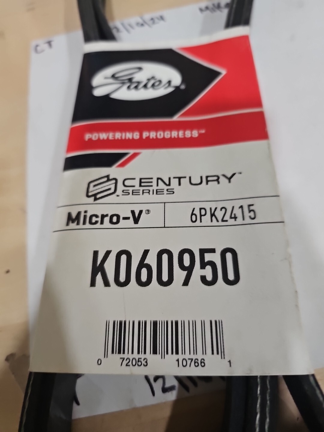 Gates K060950 Micro-V Serpentine Drive Belt - Image 3