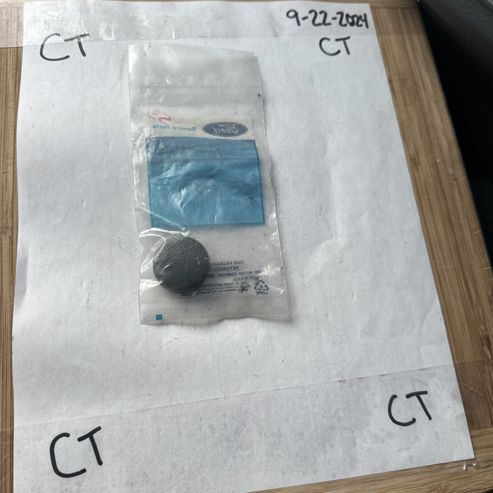 Genuine Ford Trim Plug / Cover NOS F2UZ-39601B40-A - Image 3