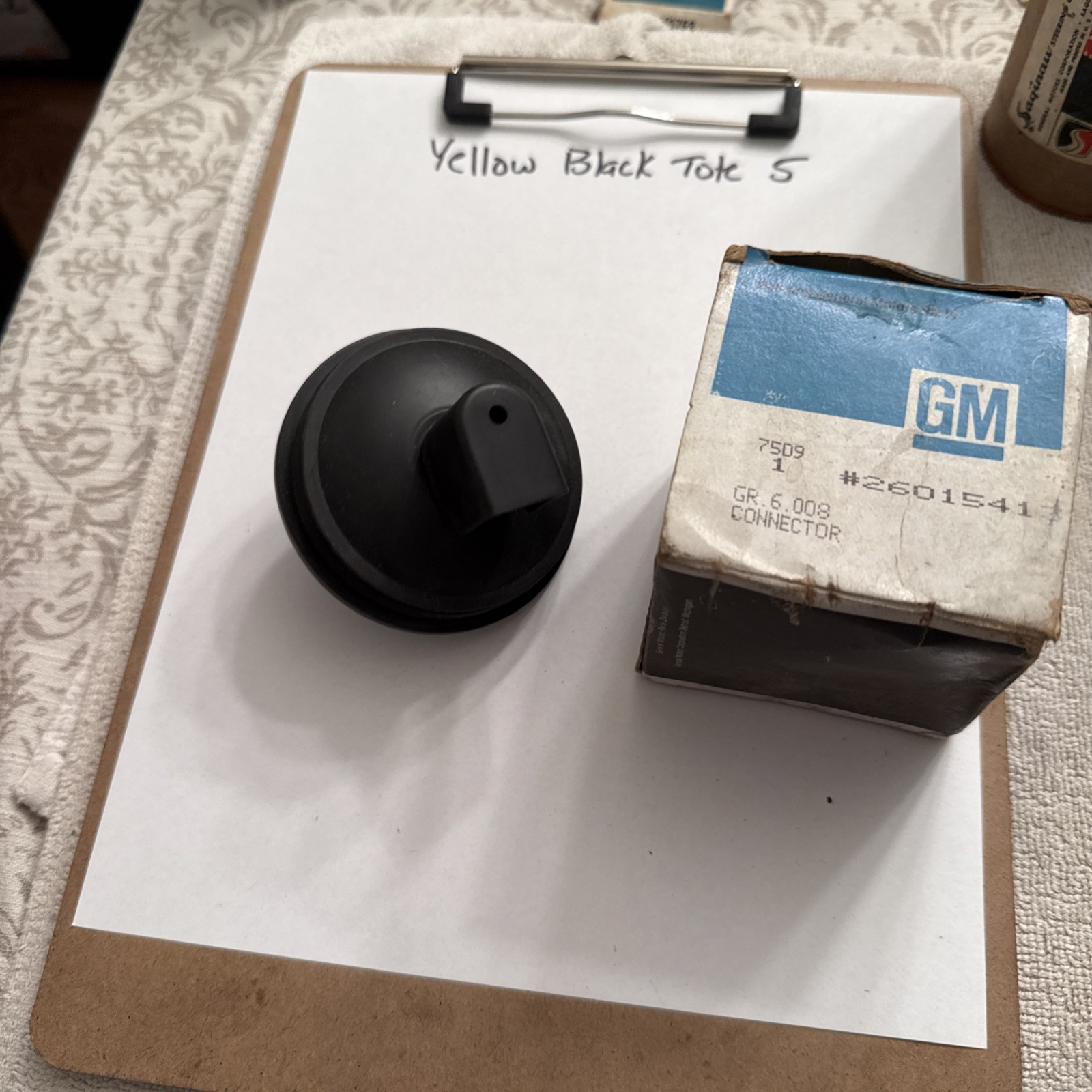 Genuine Gm Connector 2601541 Nos OEM