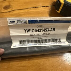 Genuine New Ford Yw1z-5421453-ab Left Driver Front Door Outer Molding Trim