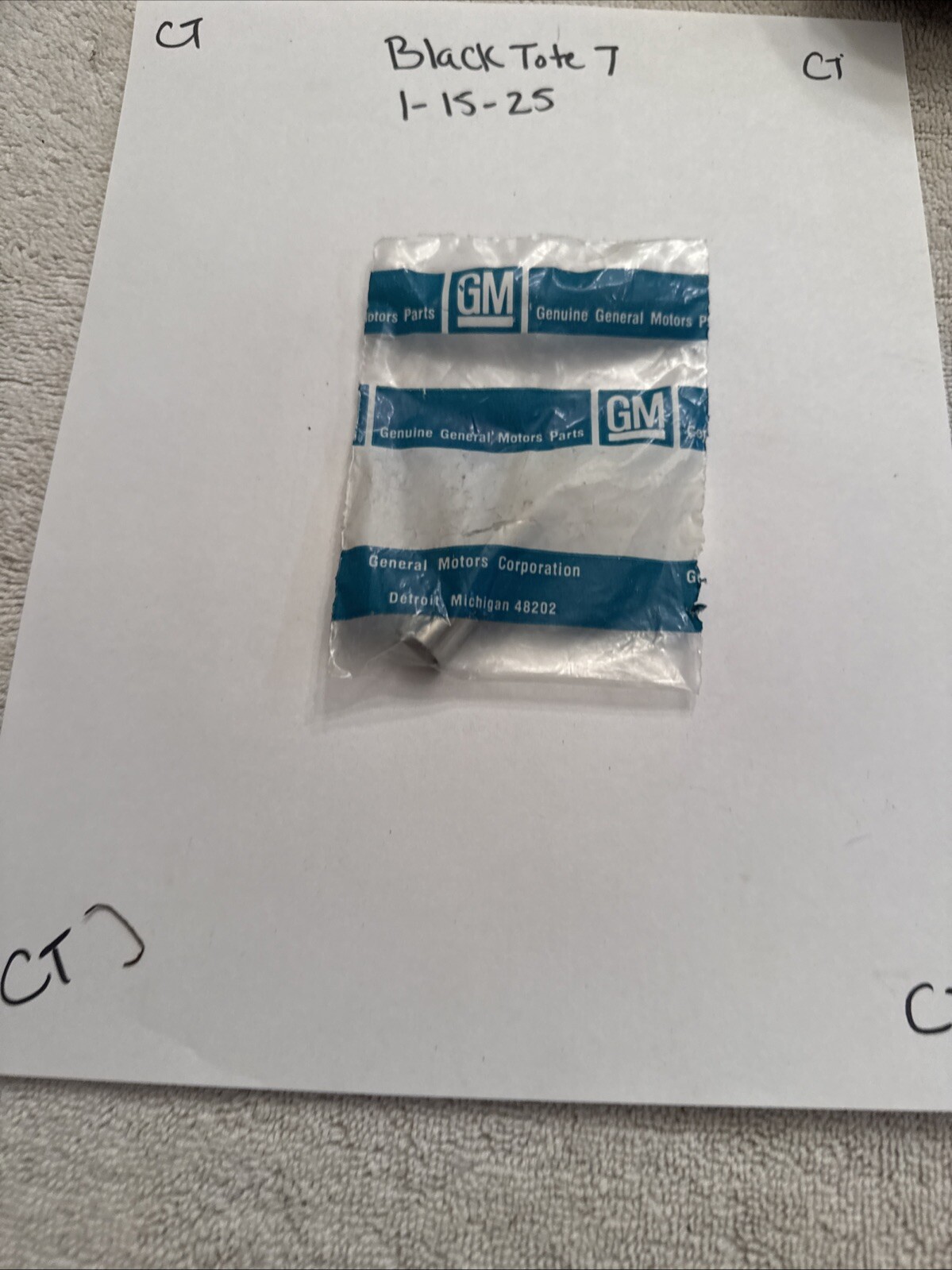 Gm Escutcheon 1657558 - Image 3