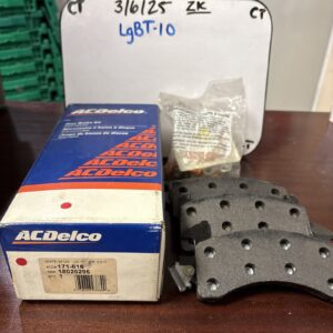 NEW AC Delco 171-616 - OEM GM - Brake Pad Kit w/ Hardware - Front - 18026296