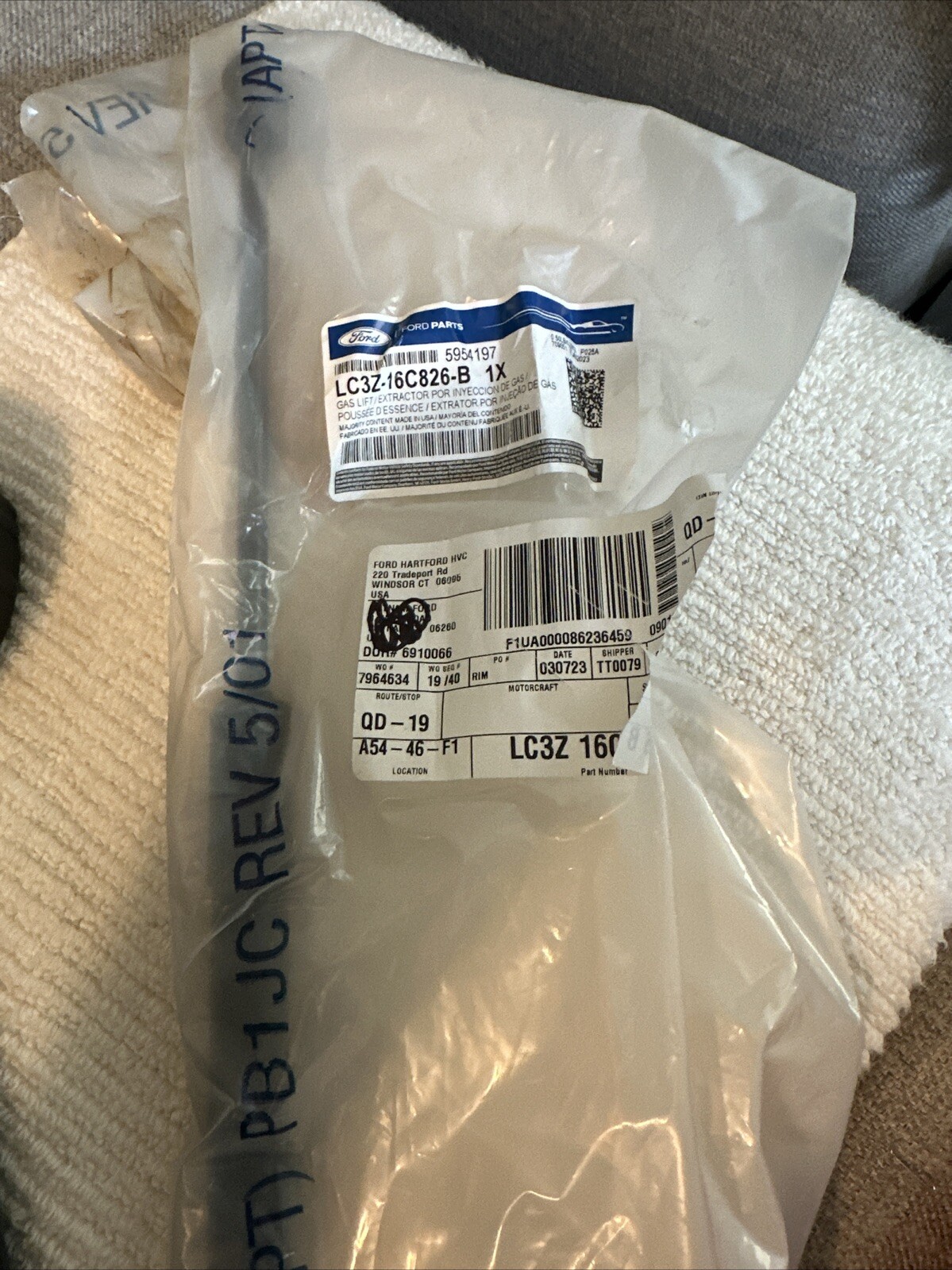 NEW OEM FORD LC3Z-16C826-B GAS LIFT CYLINDER