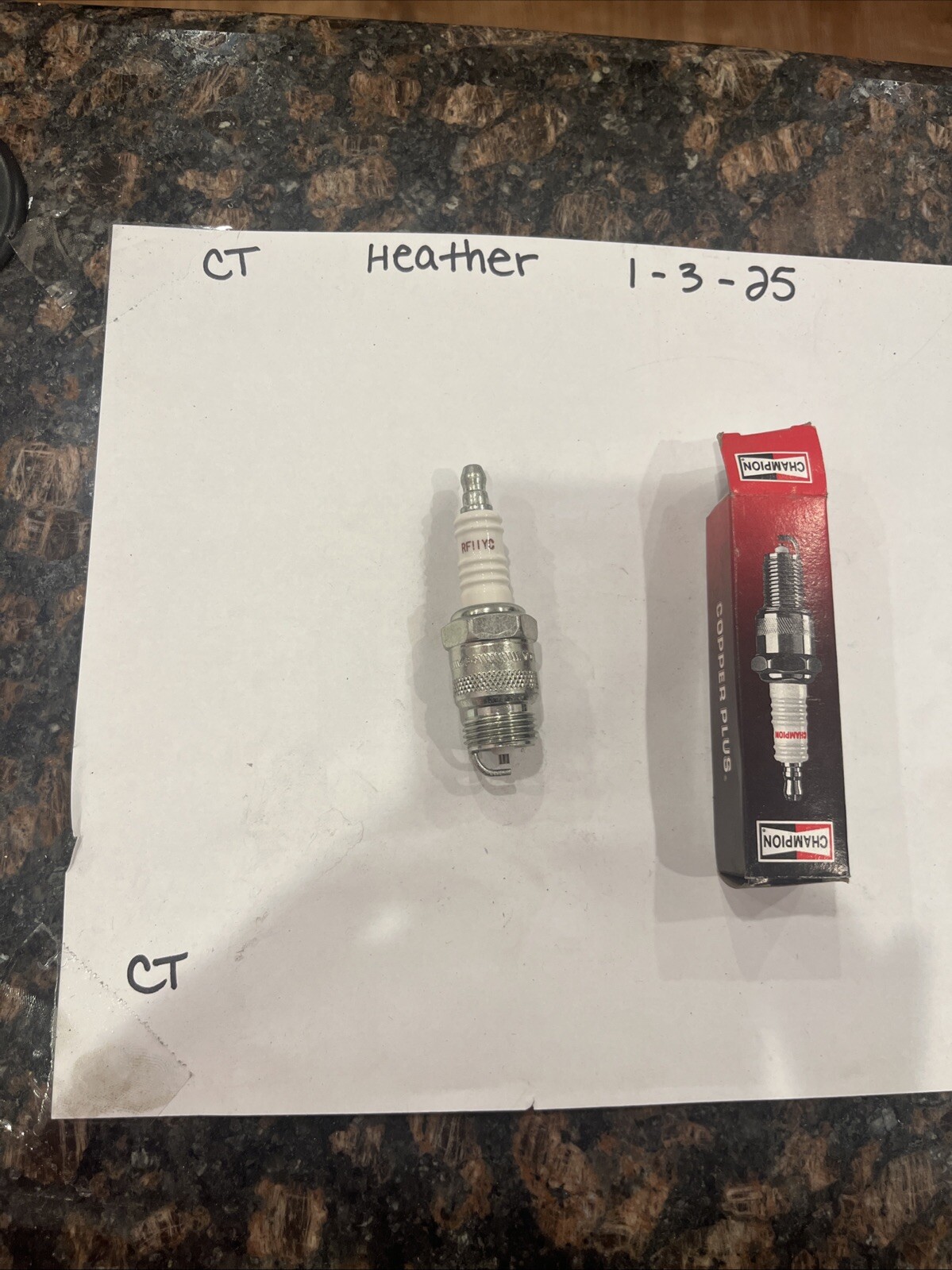 NOS Champion RF11YC/22 Copper Plus Spark Plug - Image 3
