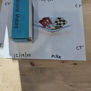 NOS Corvette Side Fender Flag Badge Emblem GM # 3872930 GR.8.147