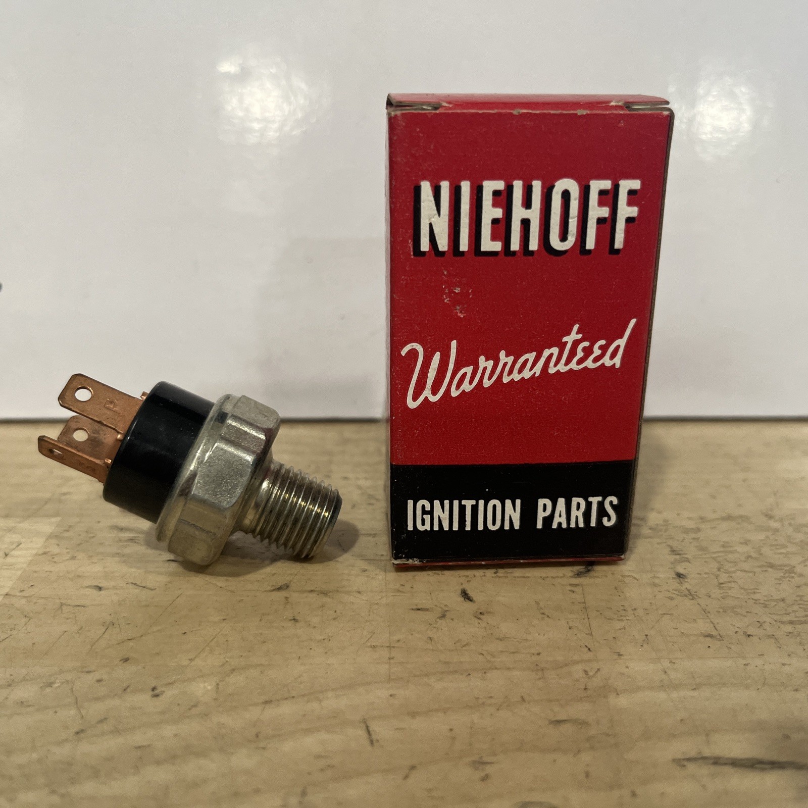 Niehoff / Standard OPS42 Oil Pressure Switch NOS - Image 3