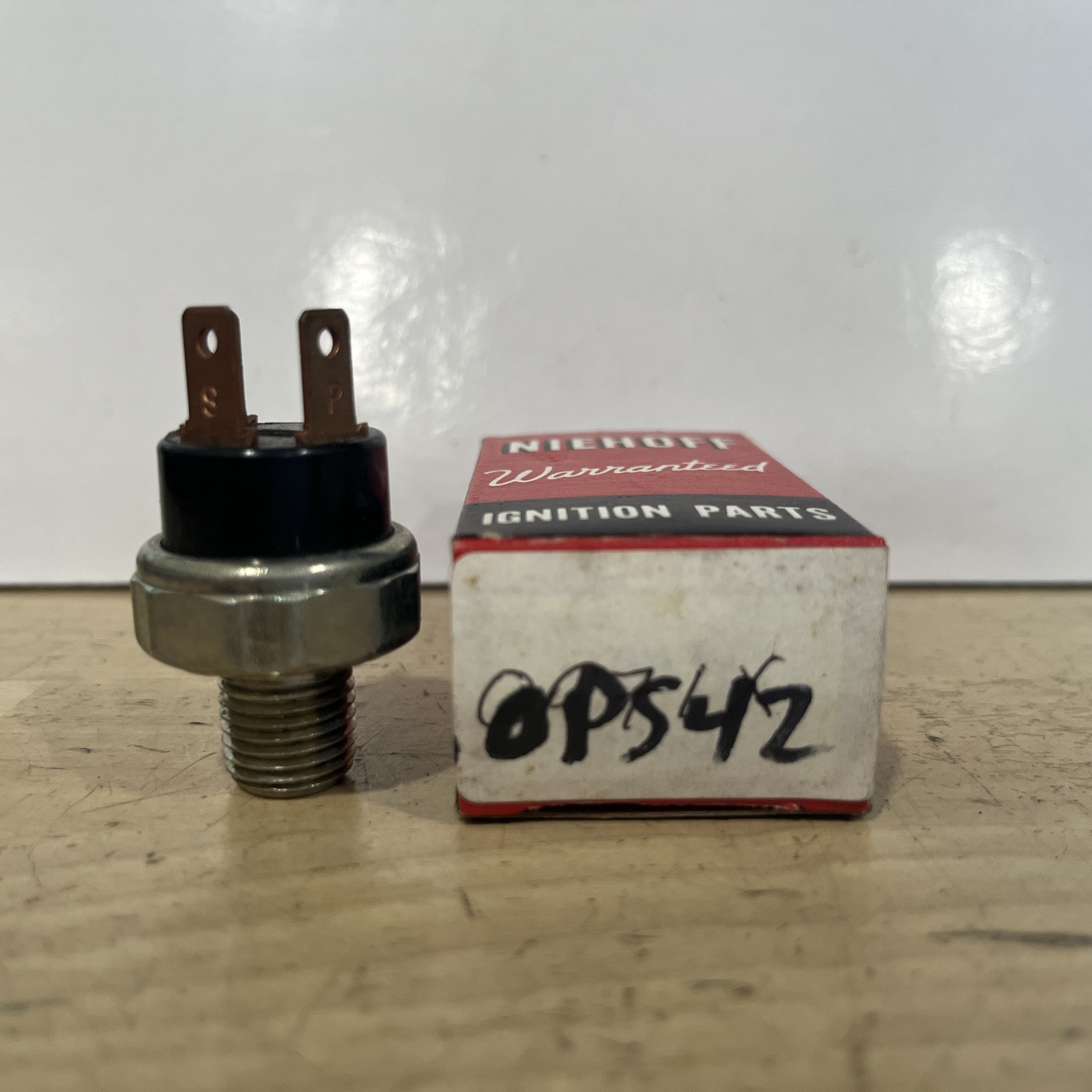 Niehoff / Standard OPS42 Oil Pressure Switch NOS - Image 4