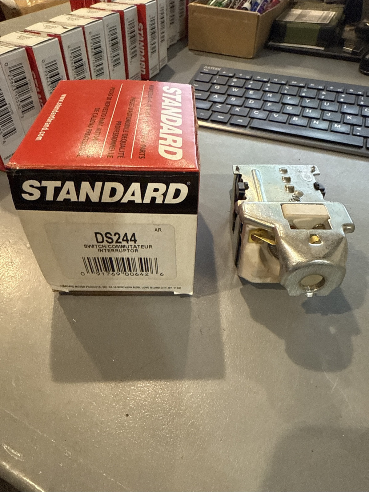 REGAL-CUTLASS-TORONADO-CENTURY-SKYLARK-RIVIERA -1978-1987 NEW--HEADLIGHT SWITCH-