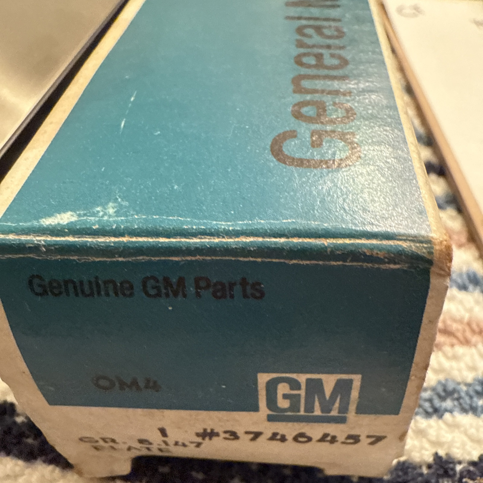 SINGLE NOS 58 59 60 61 CORVETTE FUEL INJECTION FENDER EMBLEM GM 3746457 - Image 3