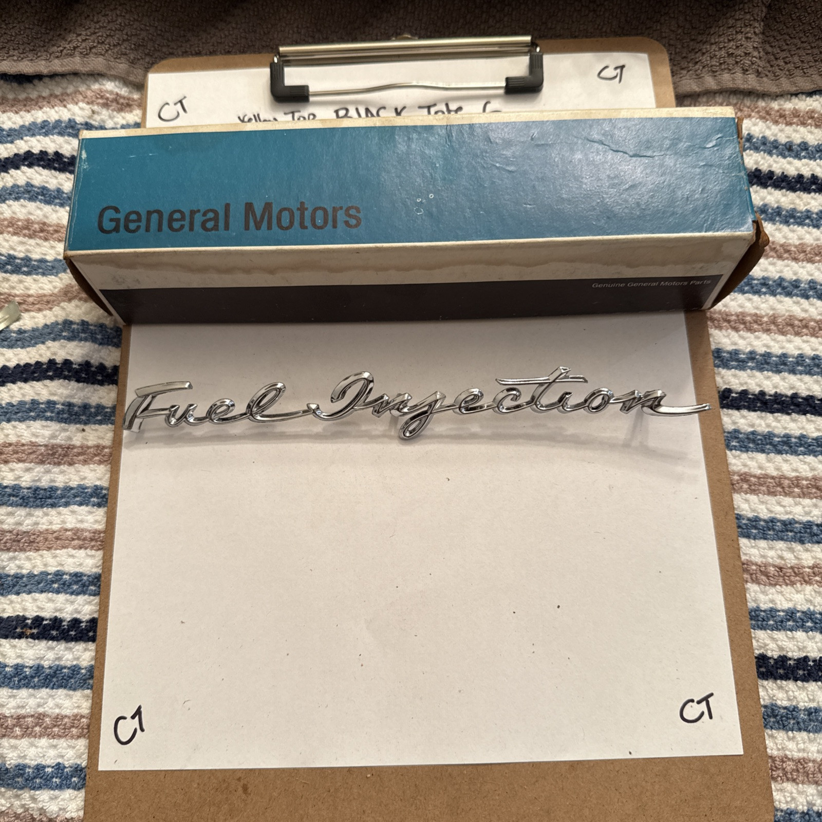 SINGLE NOS 58 59 60 61 CORVETTE FUEL INJECTION FENDER EMBLEM GM 3746457 - Image 4