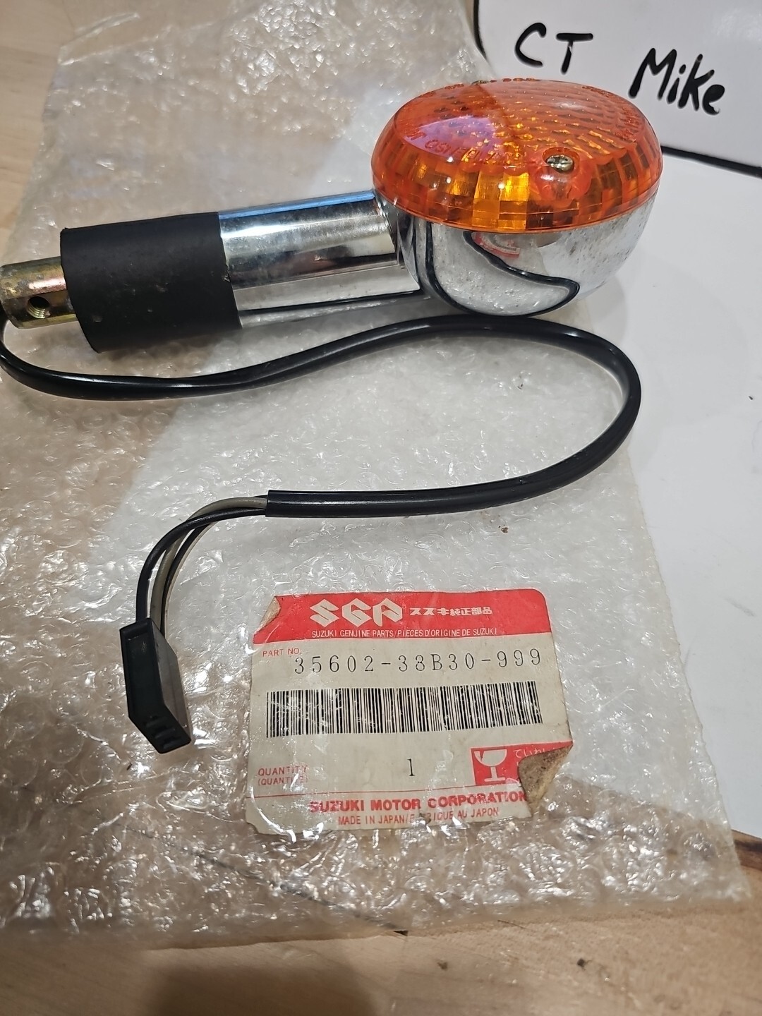 SUZUKI VS1400 VS 1400 INTRUDER LEFT FRONT TURN SIGNAL OEM NOS 35602-38B30-999 - Image 3