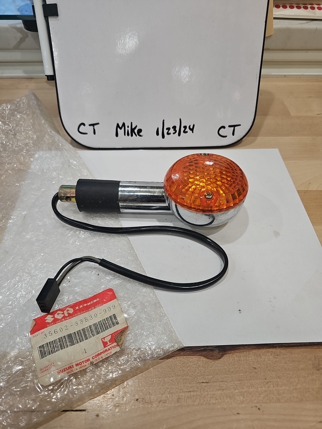 SUZUKI VS1400 VS 1400 INTRUDER LEFT FRONT TURN SIGNAL OEM NOS 35602-38B30-999