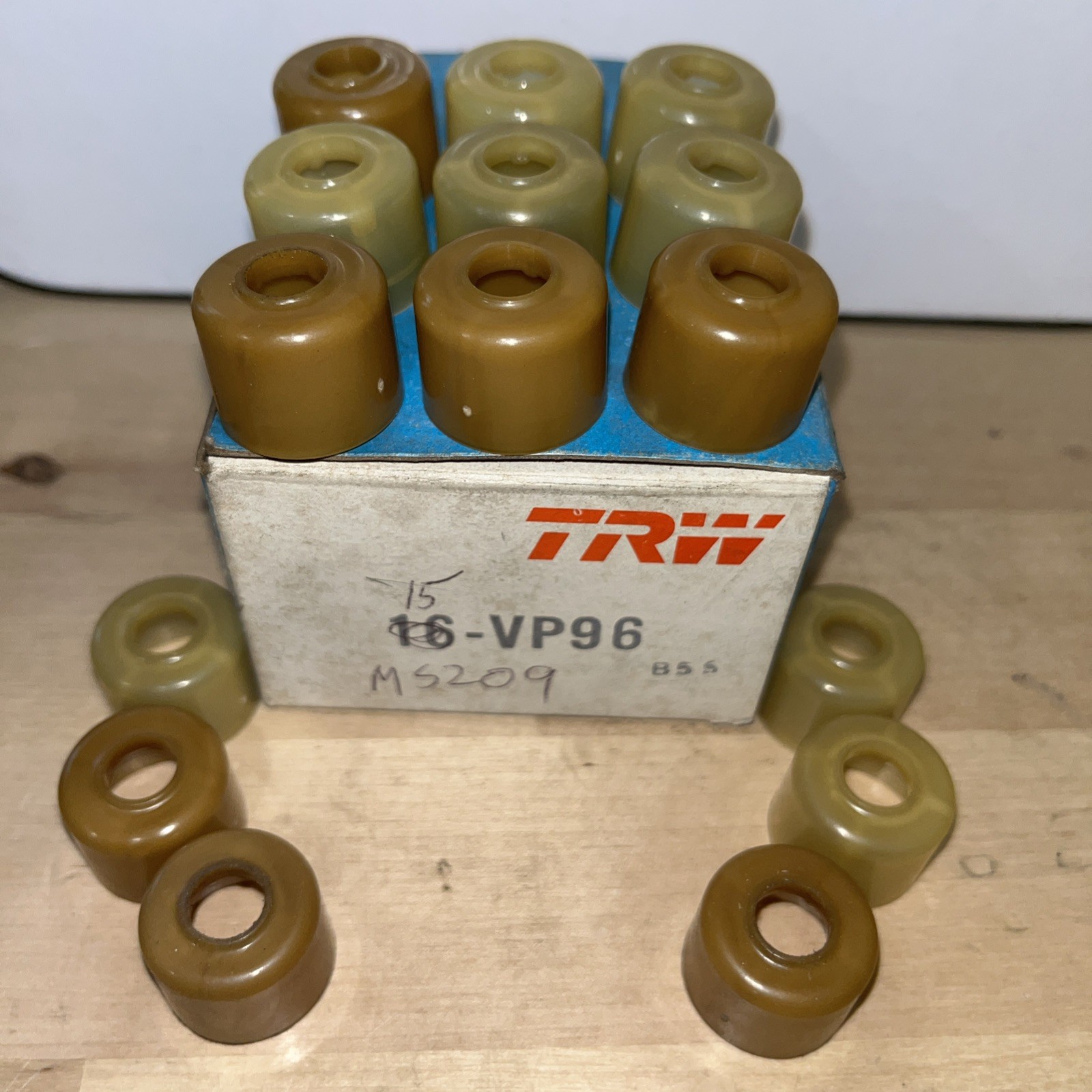 TRW VP96 Engine Valve Stem Seal Set MS209 - Image 3
