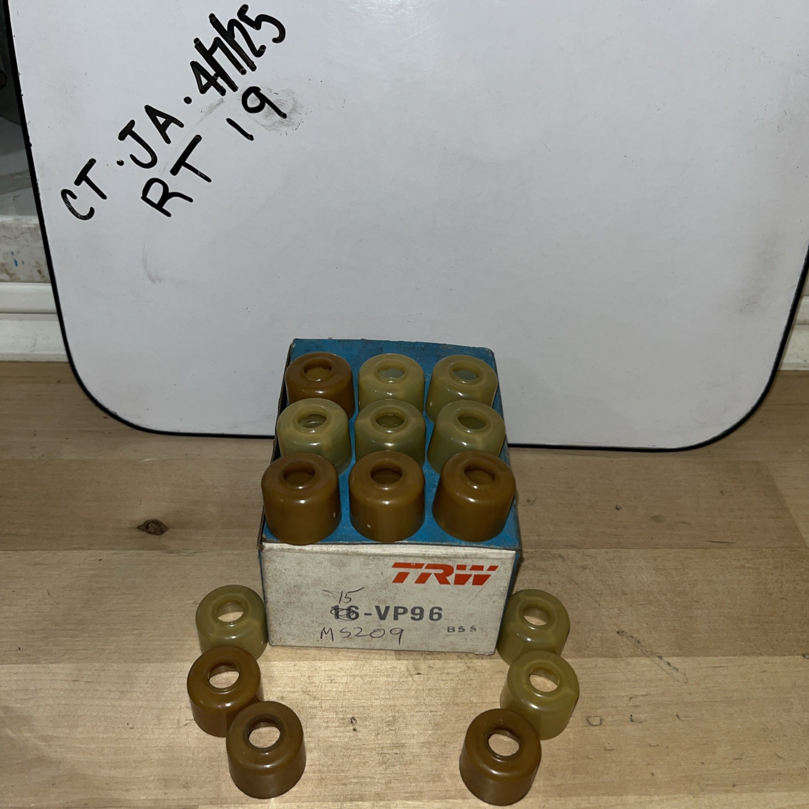 TRW VP96 Engine Valve Stem Seal Set MS209