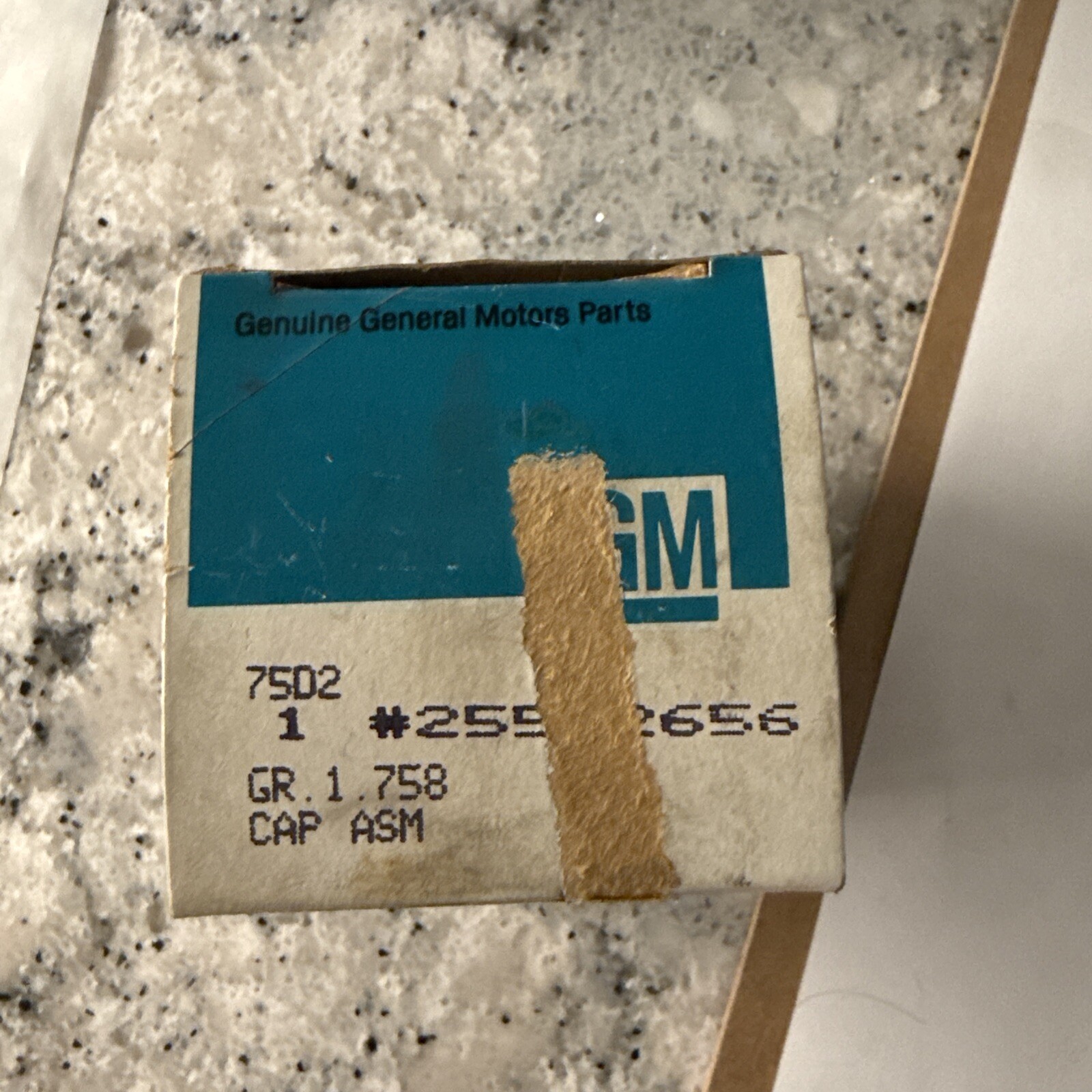 Vintage NOS GM Chevy Oil Fill Cap SAE 10w-30 - Image 3