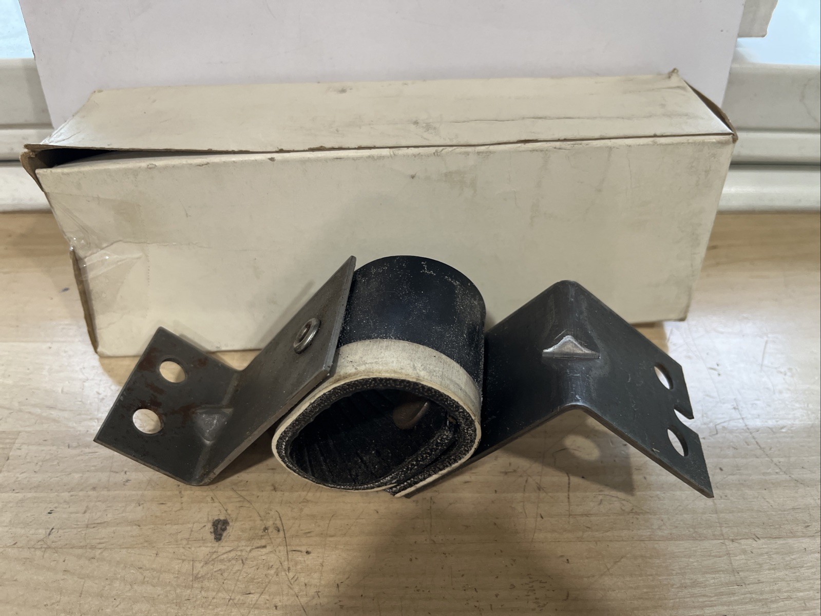 Walker Exhaust Hanger No Part Number - Image 3