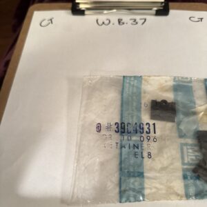 (1) GM NOS 1964-67 Corvette Windshield Trim Molding Retainer Clips 3904931