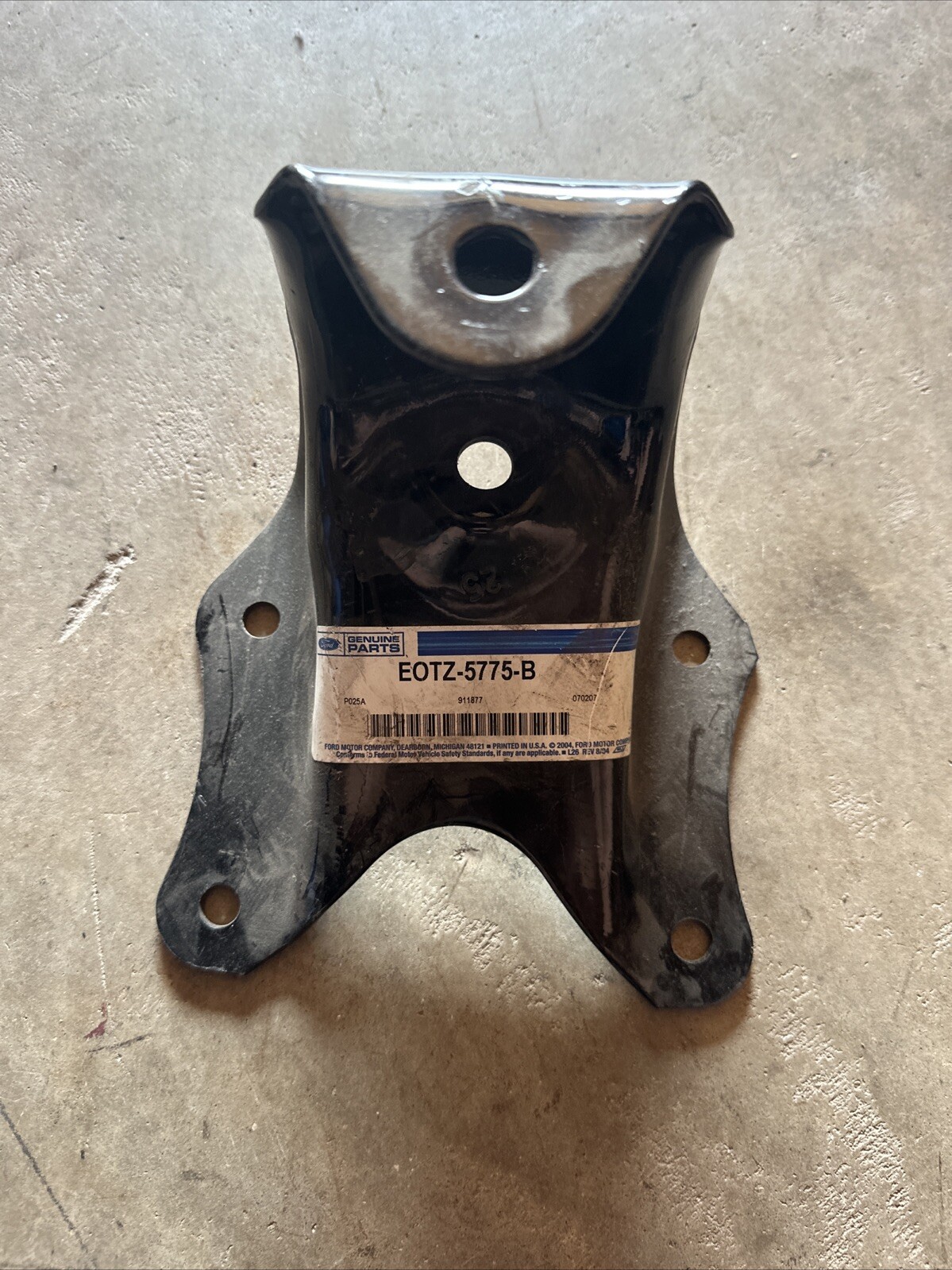 1996-2007 OEM Genuine Ford F-150 Rear Leaf Springs Hanger Bracket E0TZ-5775-B