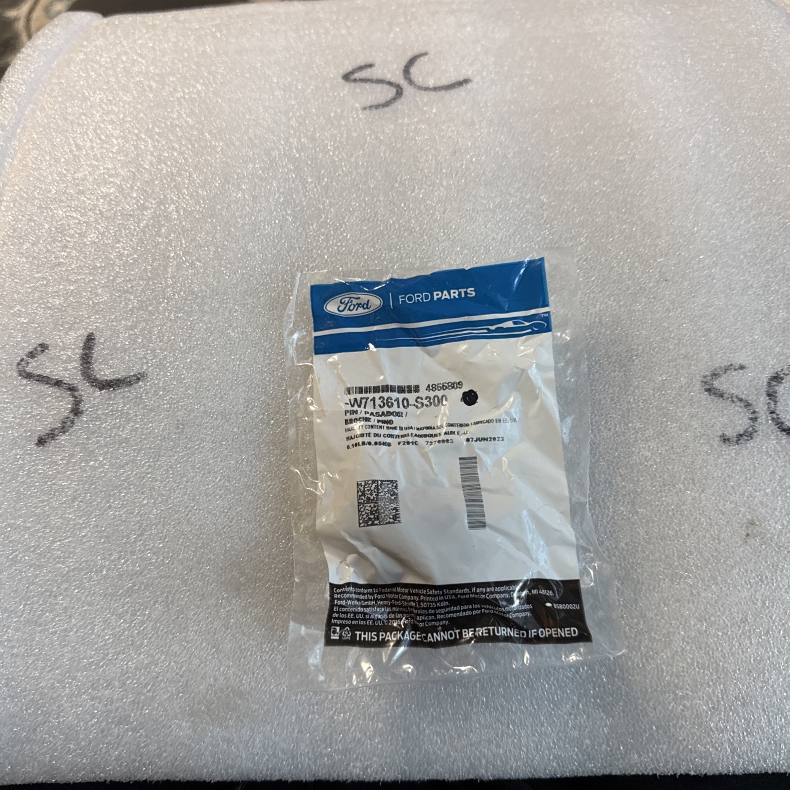 (1)Genuine Ford Fender Liner Rivet W713610-S300 Sold Individually