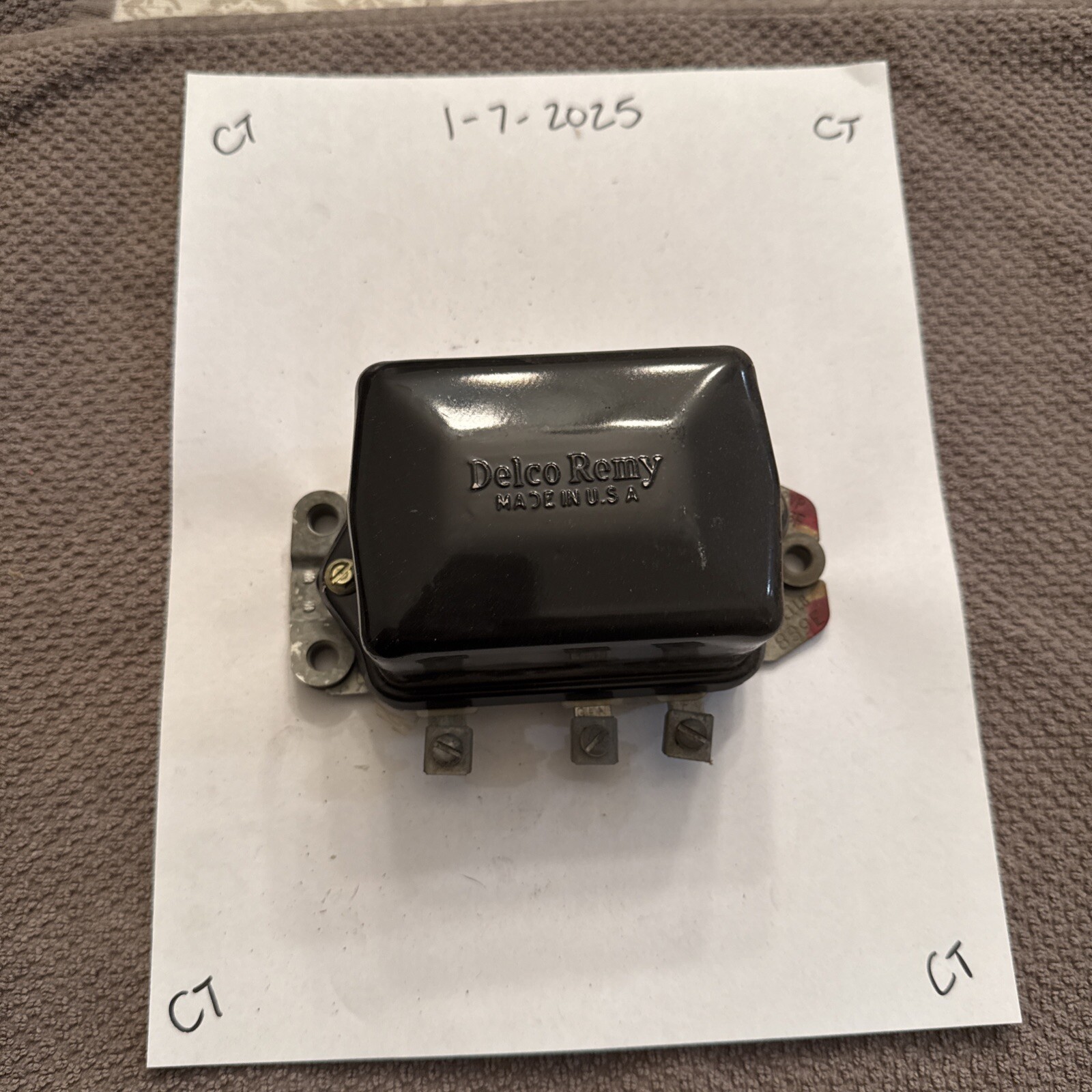 53 54 55 Cadillac Delco Remy D-619 GM 1118839 Voltage Regulator NOS 12v POS Grd