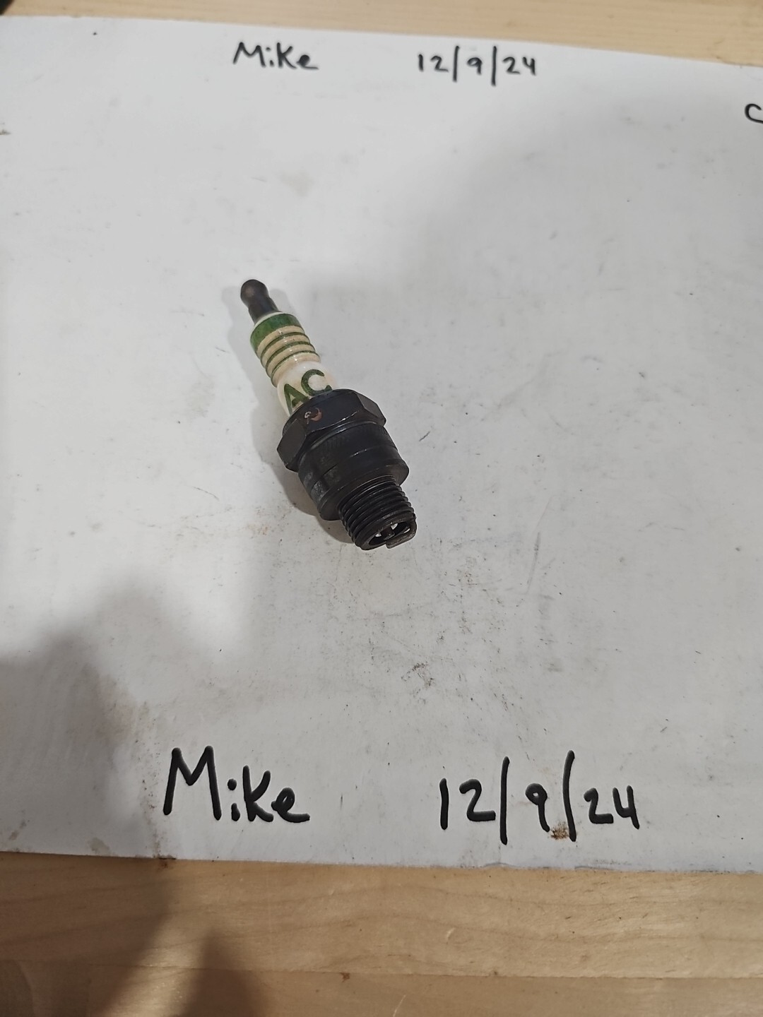 AC GM R46 Green Ring Spark Plug NOS NEW! - Image 3
