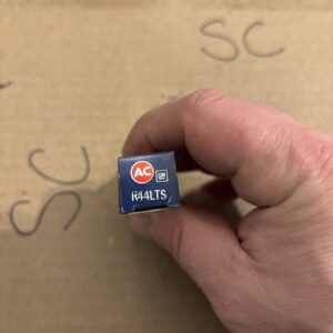 ACDelco OE Spark Plugs - Chevy Pickup tahoe sub. 5.0 5.7 vortec 96 97 98 99 NOS