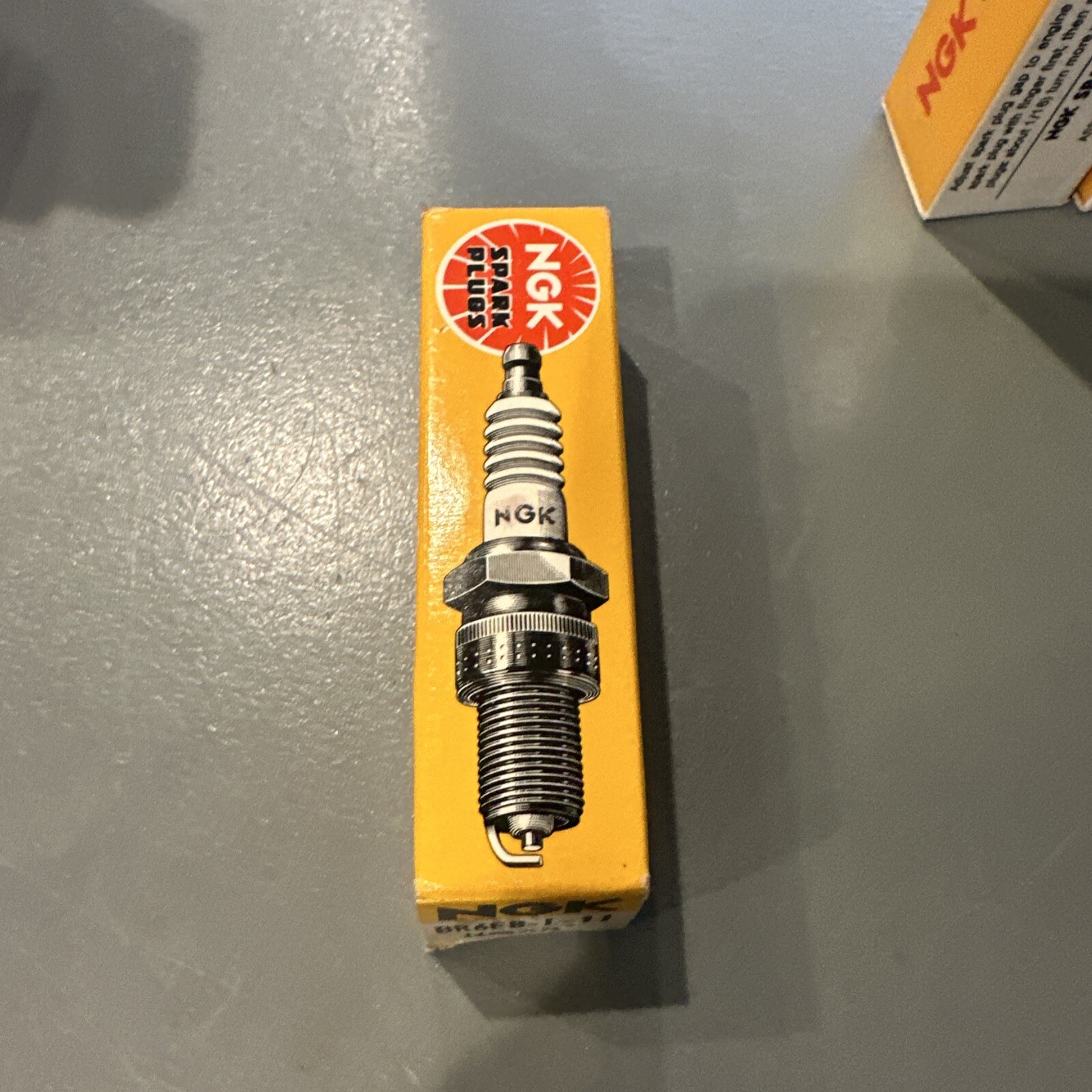 BR6EB-L-11 NGK Ignition Spark Plug - Image 3