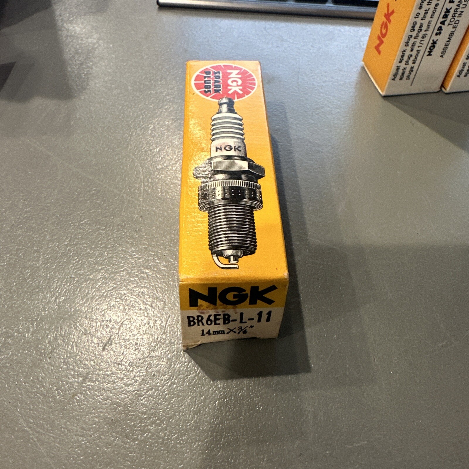 BR6EB-L-11 NGK Ignition Spark Plug