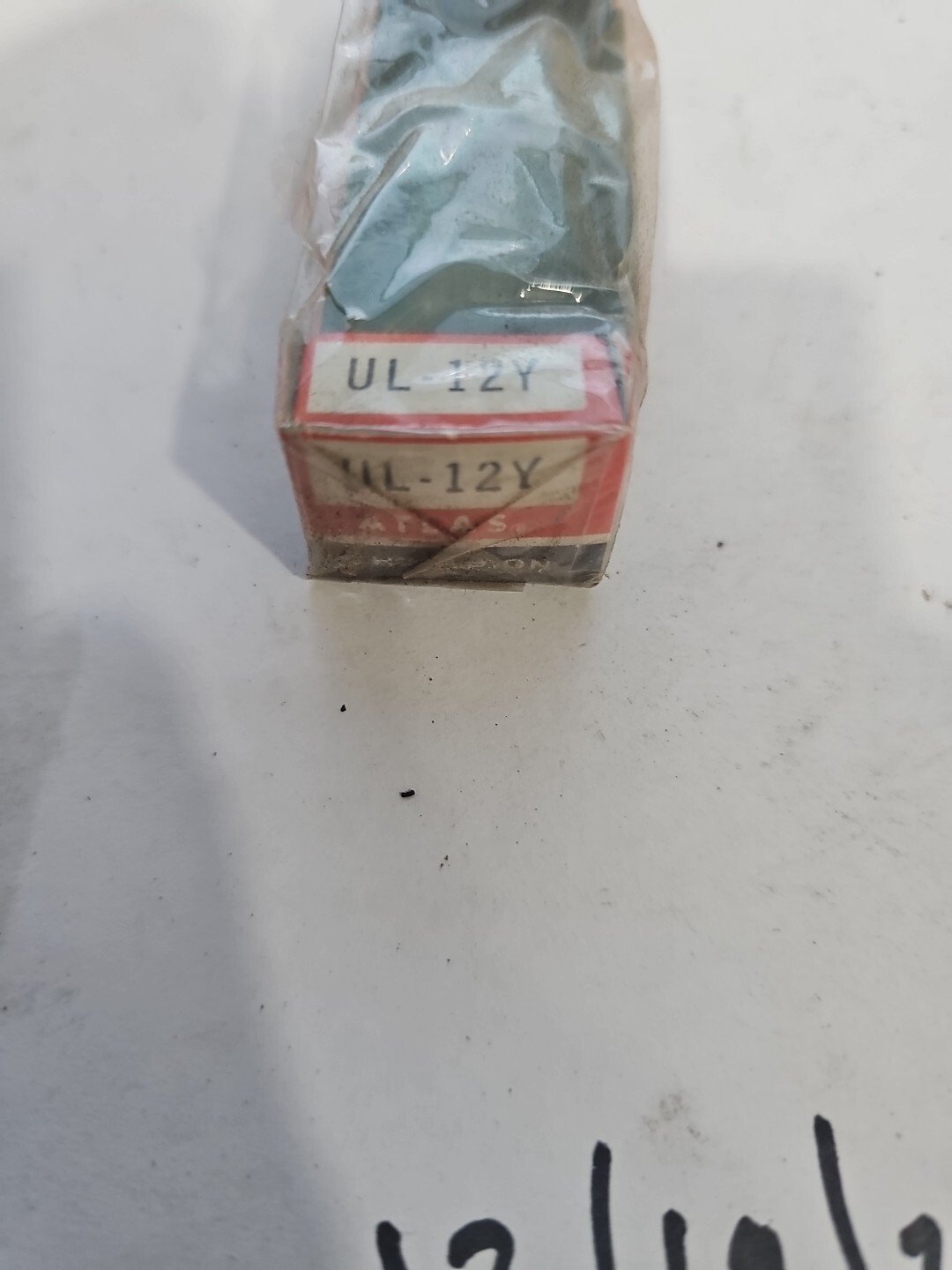 Champion UL-12Y Spark Plug NOS - Image 4