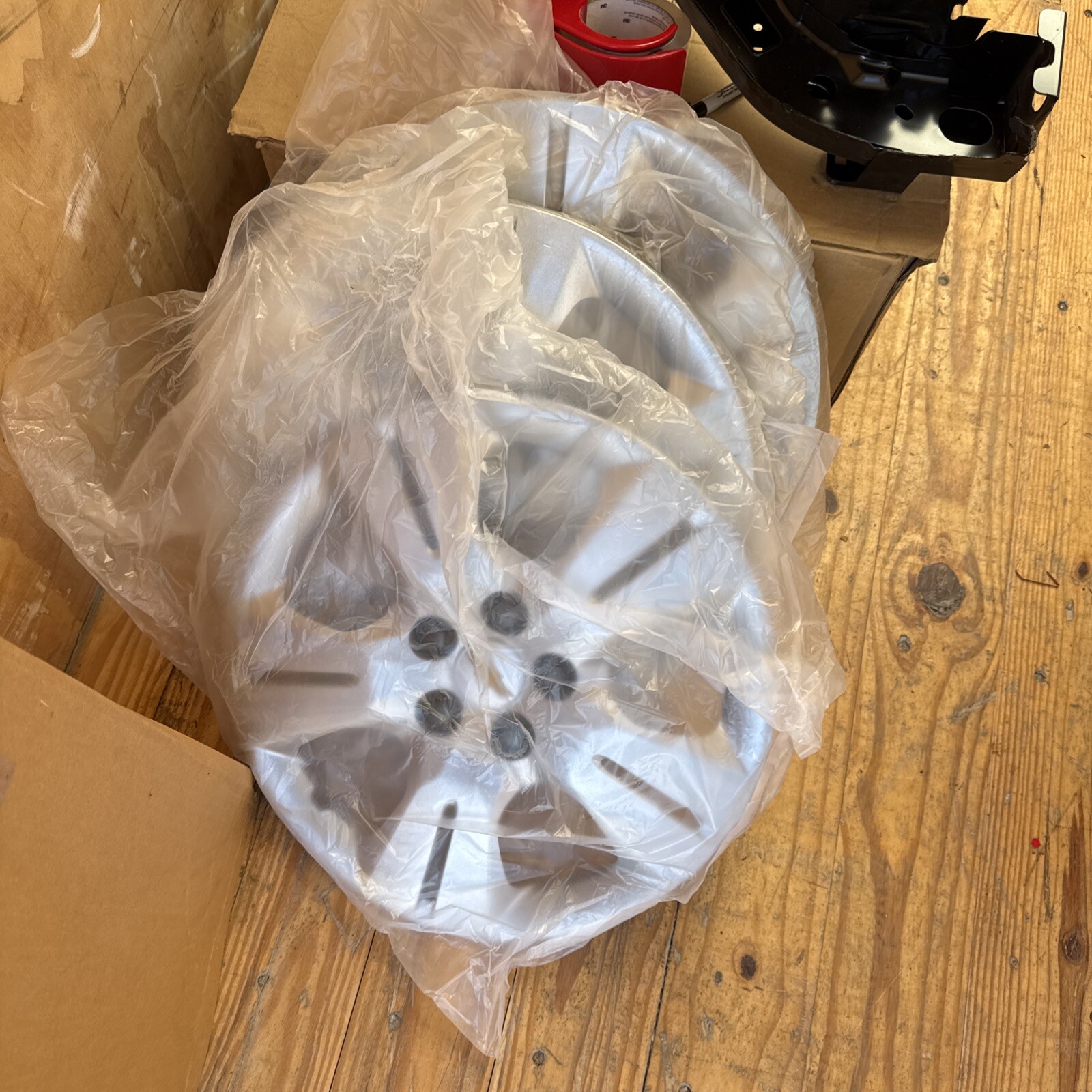 Chevrolet GM OEM 15-16 Trax Steering Wheel Cover 95240286 - Image 5