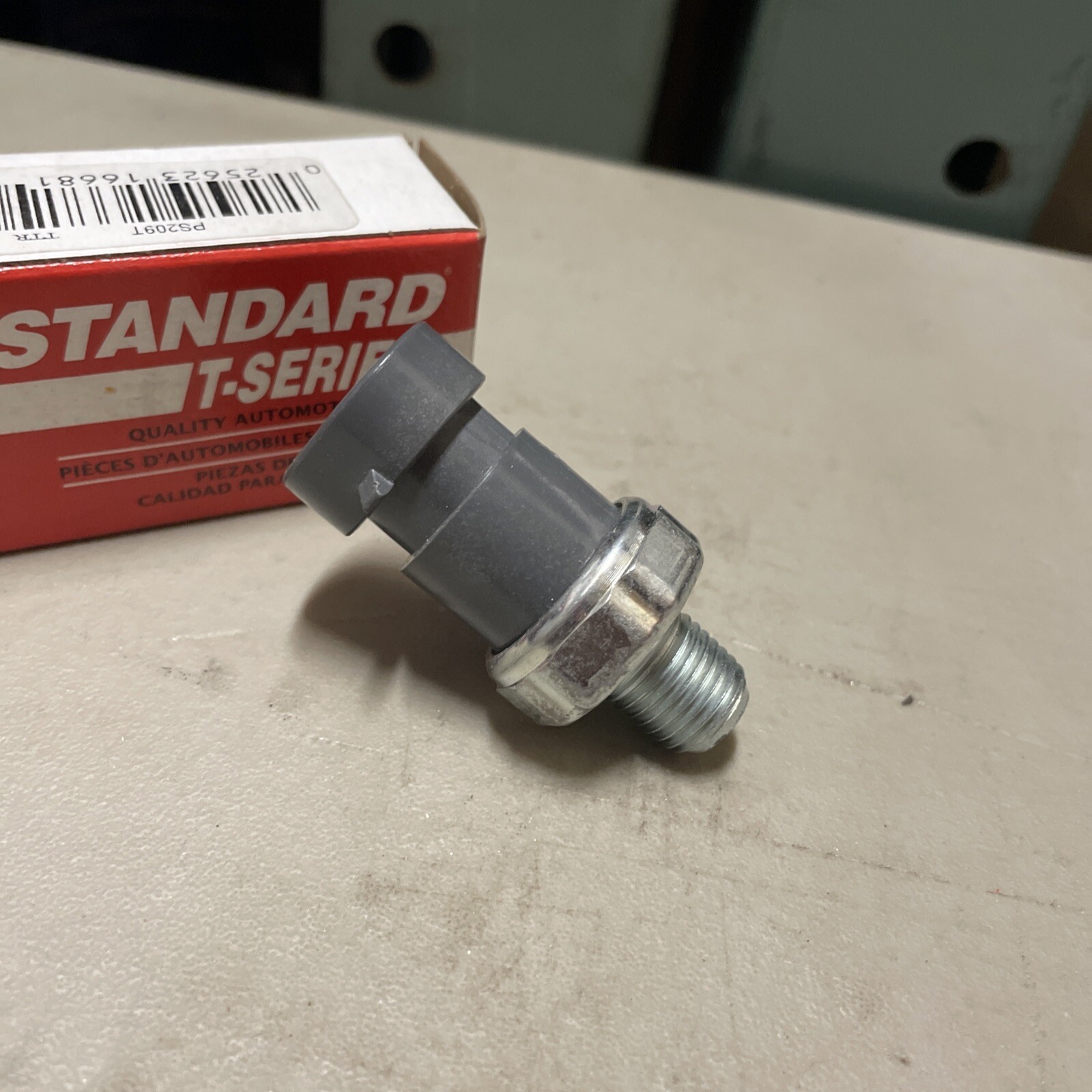 Engine Oil Pressure Switch Standard PS209T - Image 3