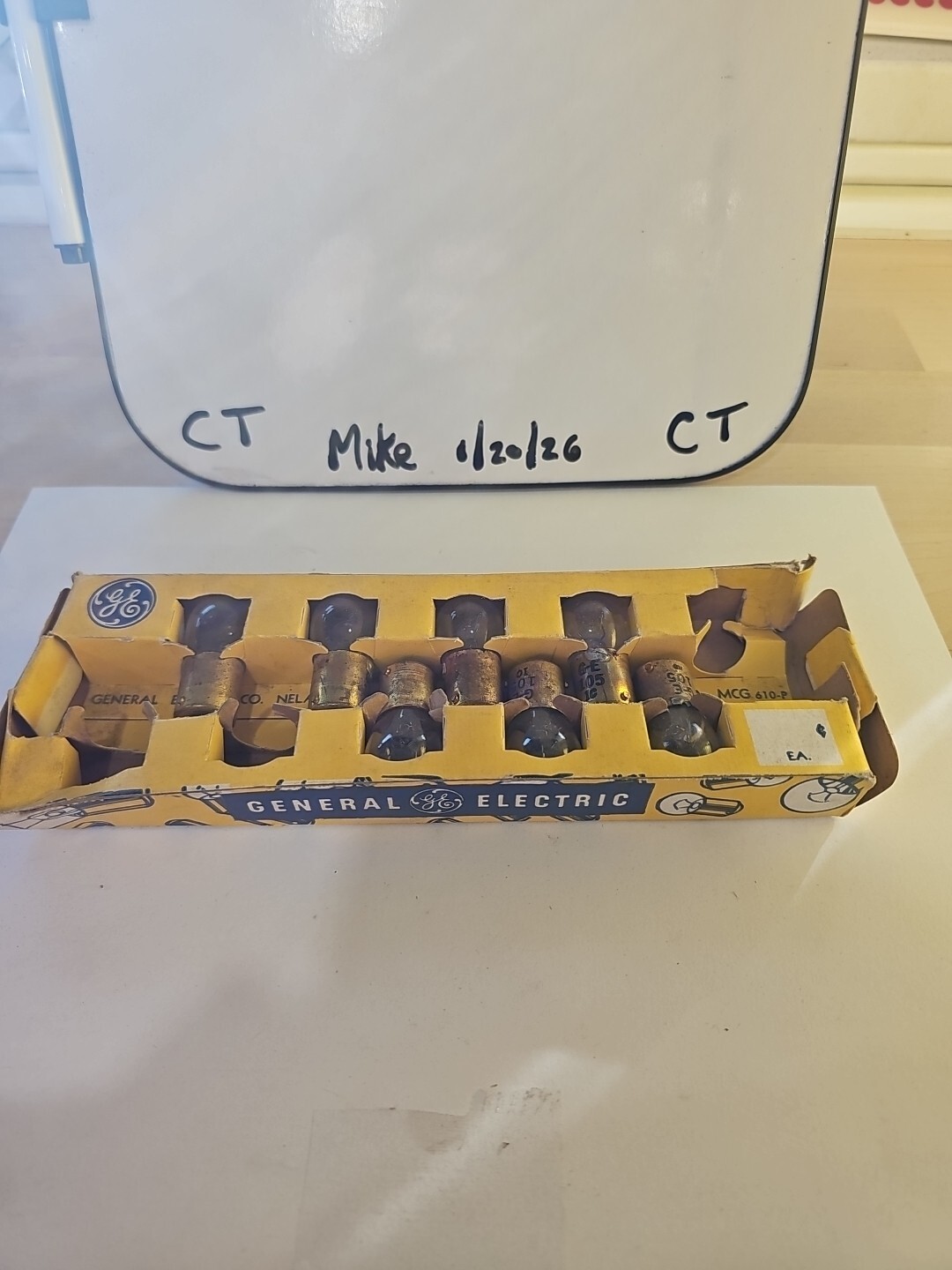 General Electric GE 105 Miniature Bulb GE105 (1 Pack of 7) New Open Box