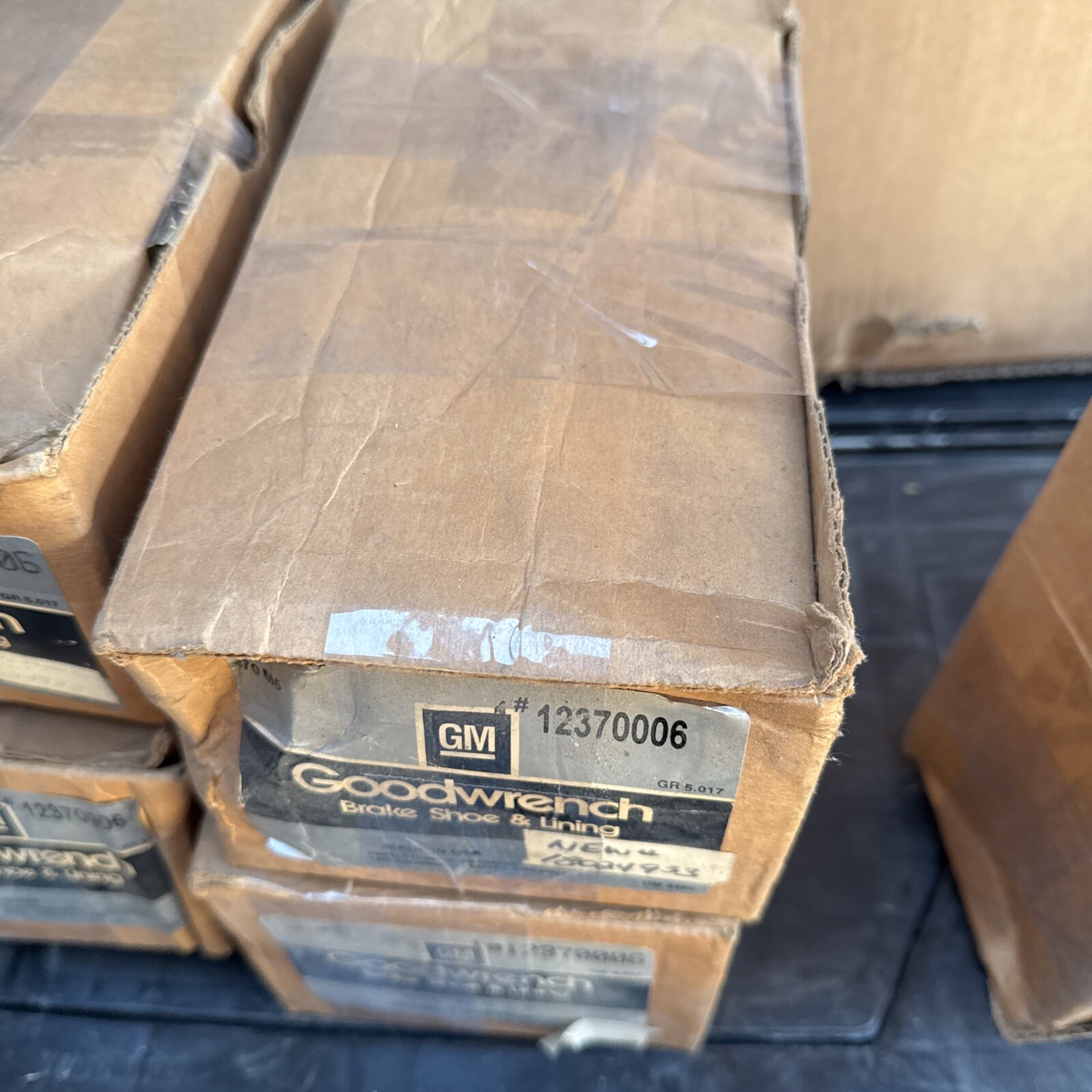 Genuine GM Good wrench Brake Pads 12370006 Genuine OEM NOS Brakes - Image 3