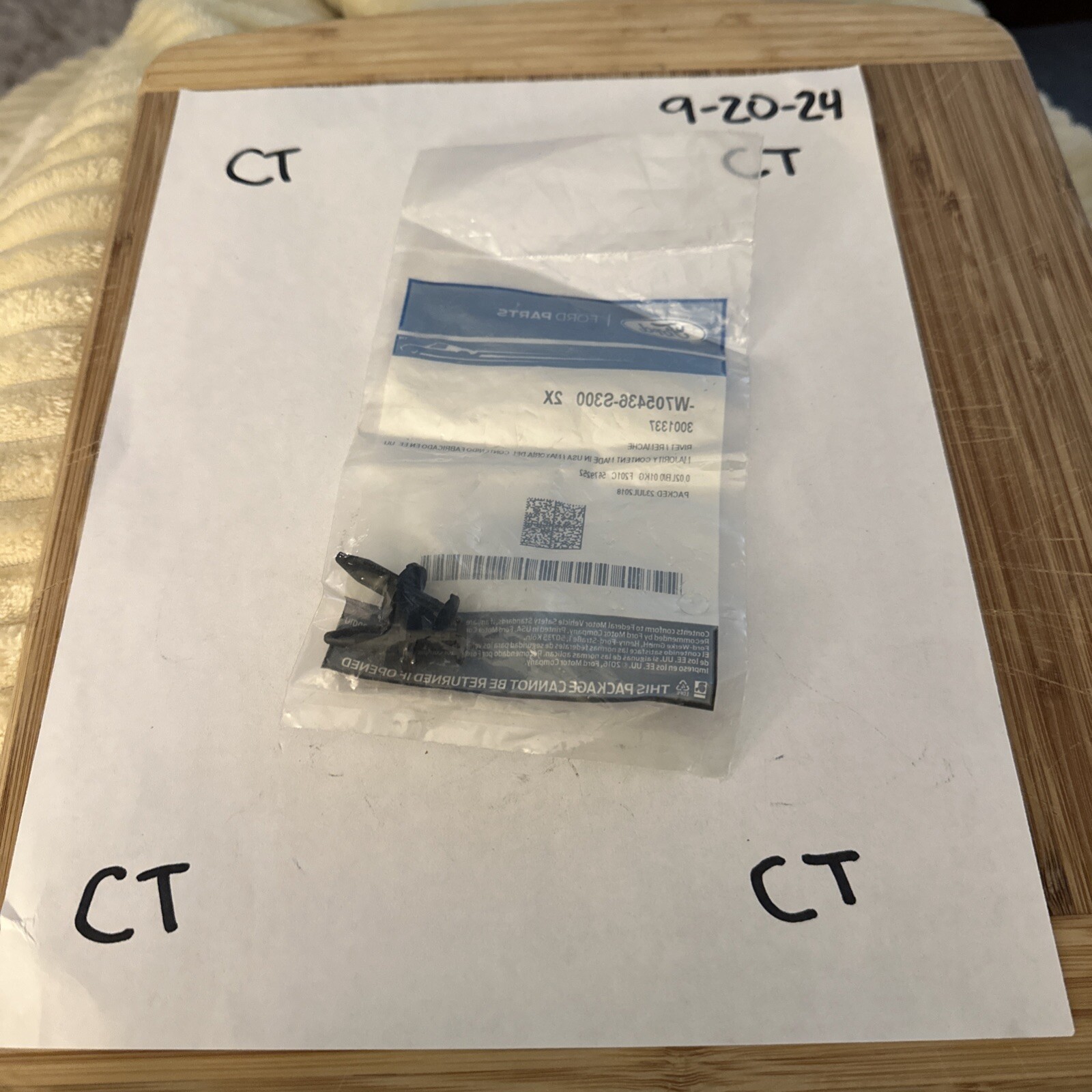 NEW OEM Genuine Ford Extension Panel Retainer W705436-S300 2 Pins In One Bag - Image 3