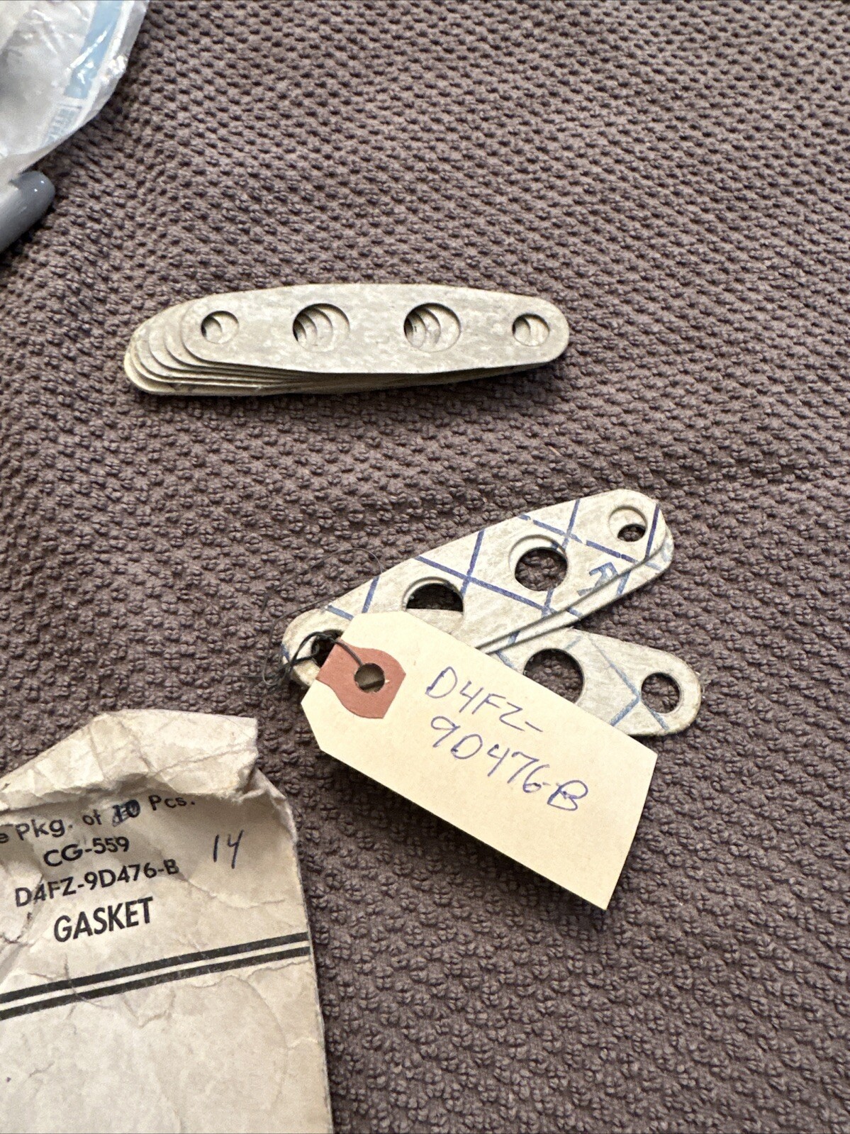 New OEM Ford D4FZ-9D476-B 1974-1976 Mustang Pinto Exhaust Gas(1) Sold Individual - Image 3