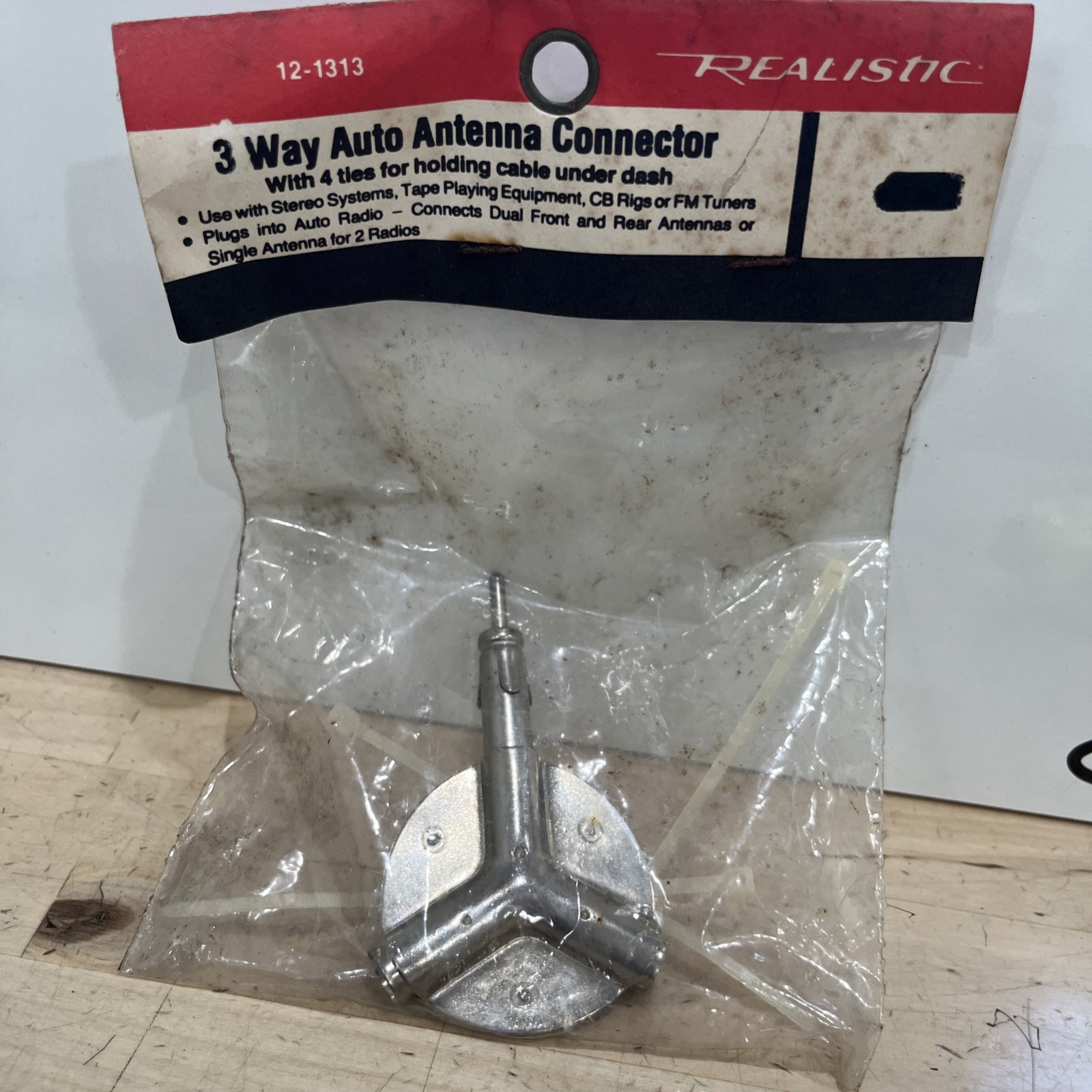 Realistic 3-Way Auto Antenna Connector 12-1313 - Image 4