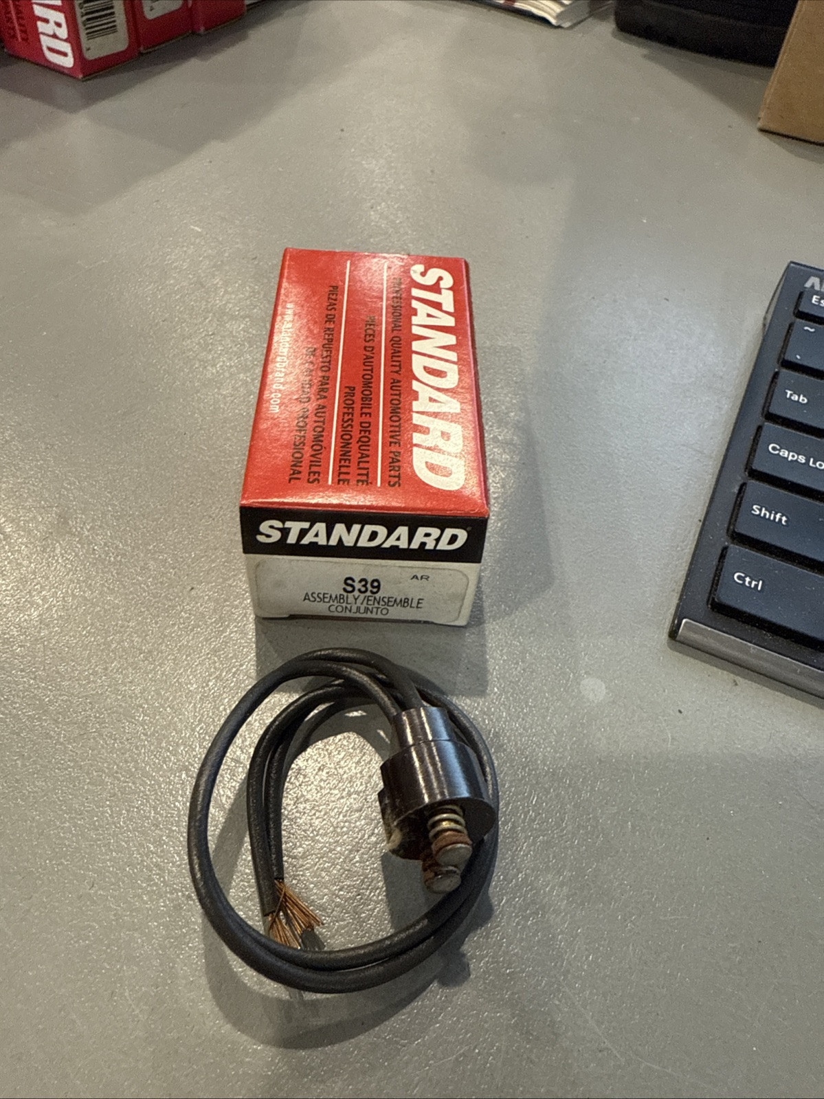 S-39 STANDARD BRAND SOCKET / WIRE CONNECTOR ASSEMBLY PARK/TAIL LIGHTS